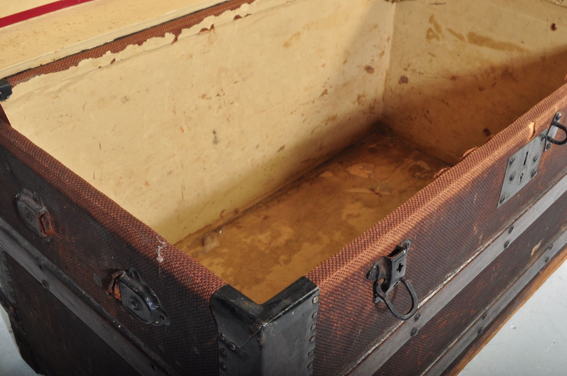 VICTORIAN 19TH CENTURY CANVAS AND WOODEN BOUND TRUNK - Image 4 of 6