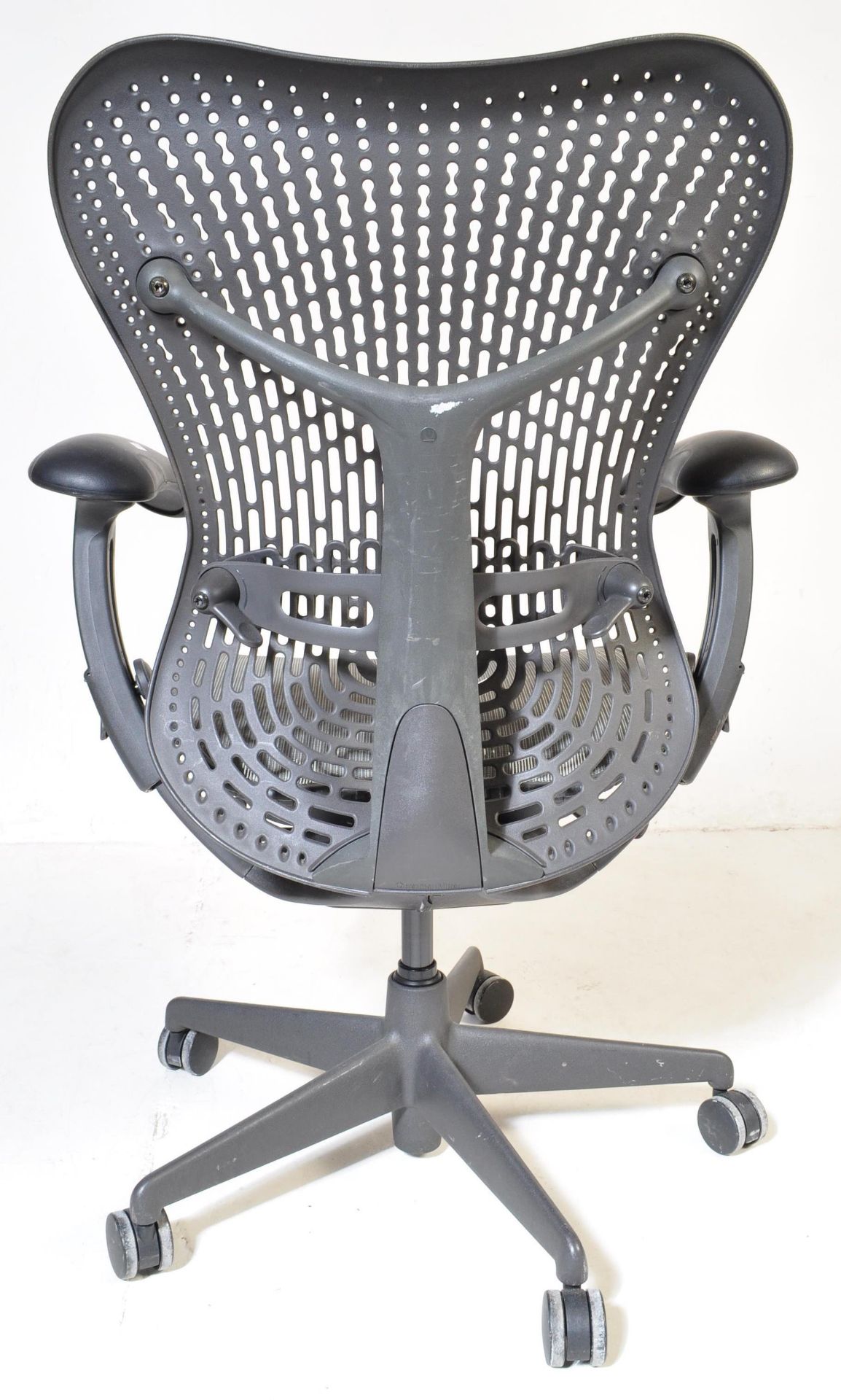 HERMAN MILLER - MIRRA 2 - SWIVEL OFFICE DESK CHAIR BY STUDIO 7.5 - Image 5 of 5