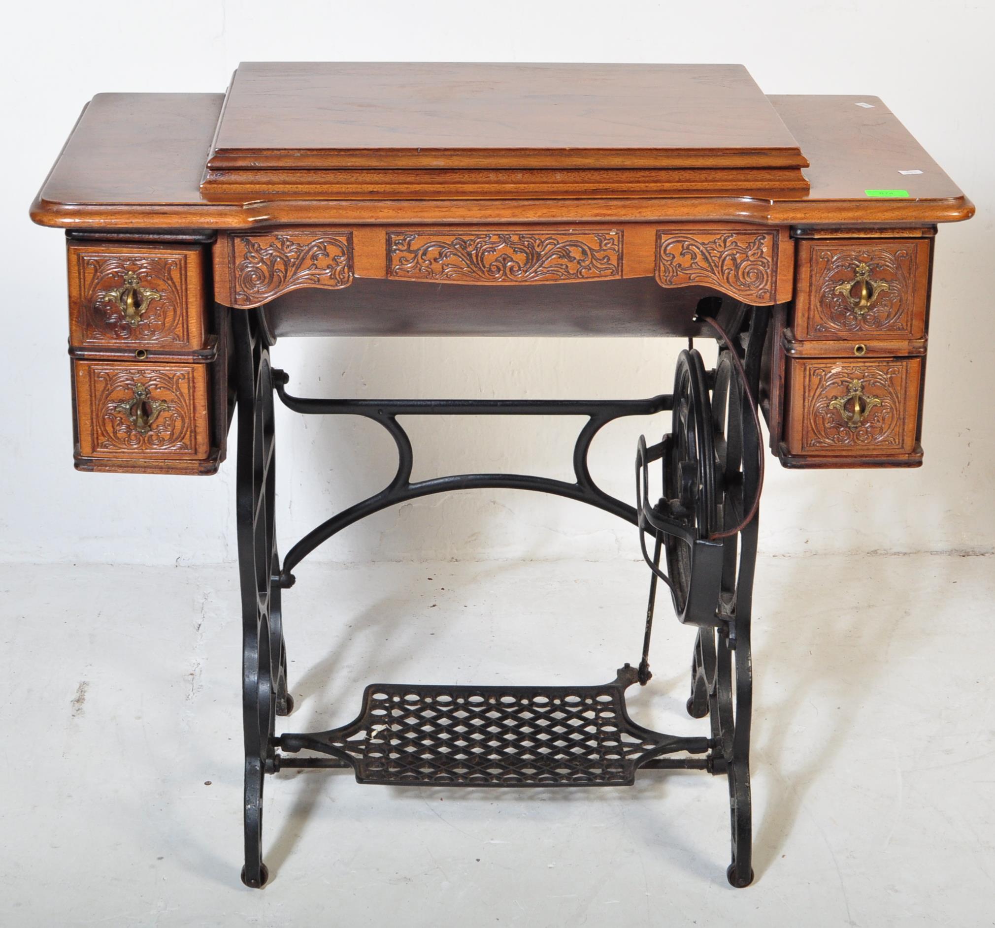 1900's 20TH CENTURY WALNUT SINGER SEWING MACHINE TABLE - Image 2 of 9