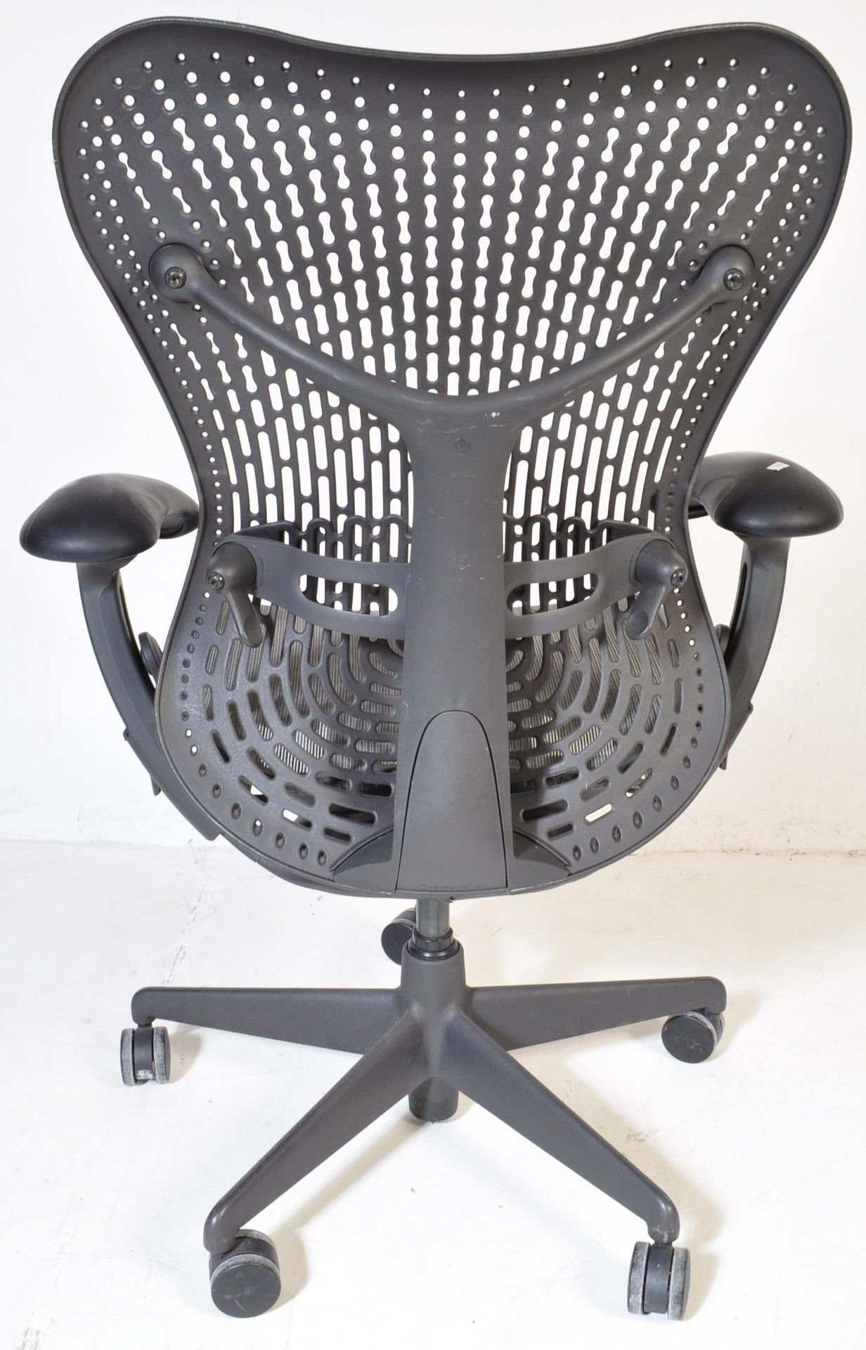 HERMAN MILLER - MIRRA 2 - SWIVEL OFFICE DESK CHAIR BY STUDIO 7.5 - Image 5 of 5