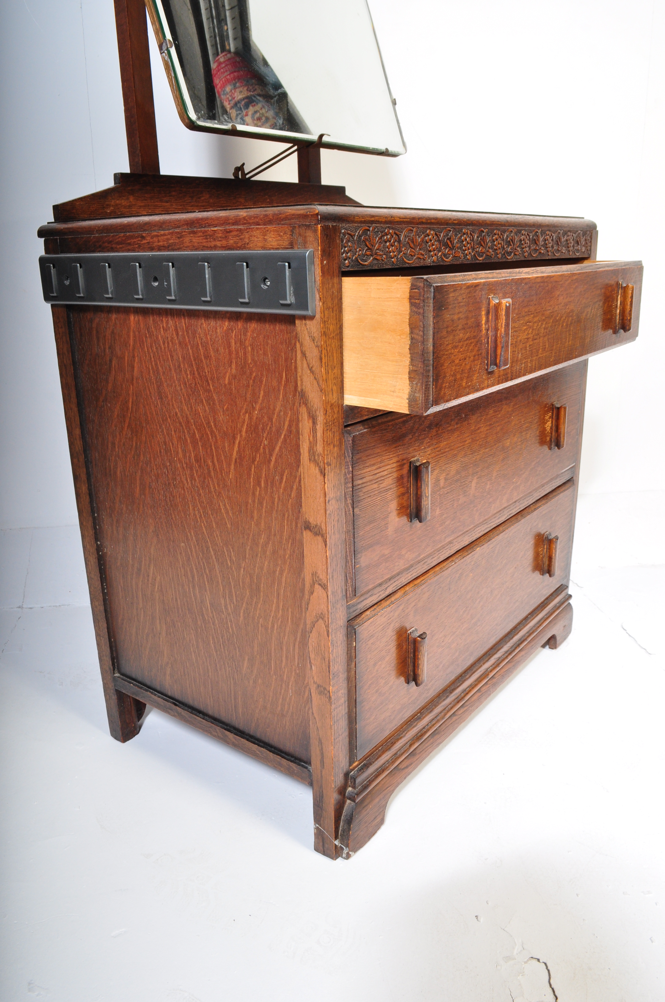 20TH CENTURY JACOBEAN REVIVAL OAK DRESSING CHEST - Image 2 of 4