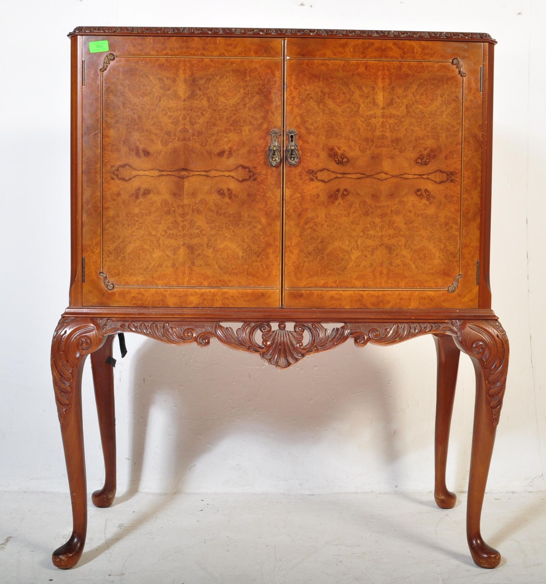20TH CENTURY QUEEN ANNE REVIVAL WALNUT COCKTAIL CABINET - Image 3 of 7