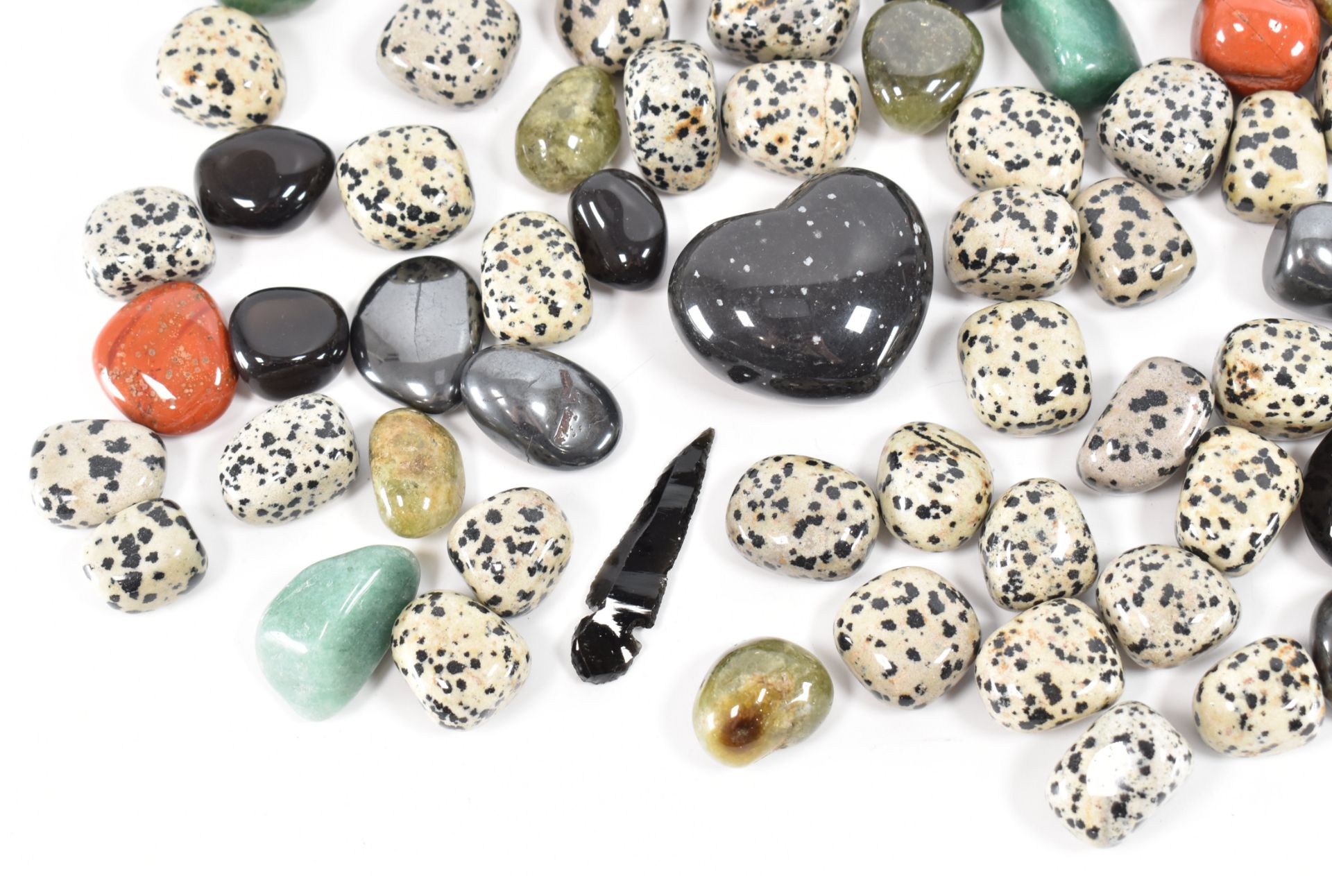 NATURAL HISTORY - POLISHED STONES - JASPER, AVENTURINE & HEMATITE - Image 5 of 6