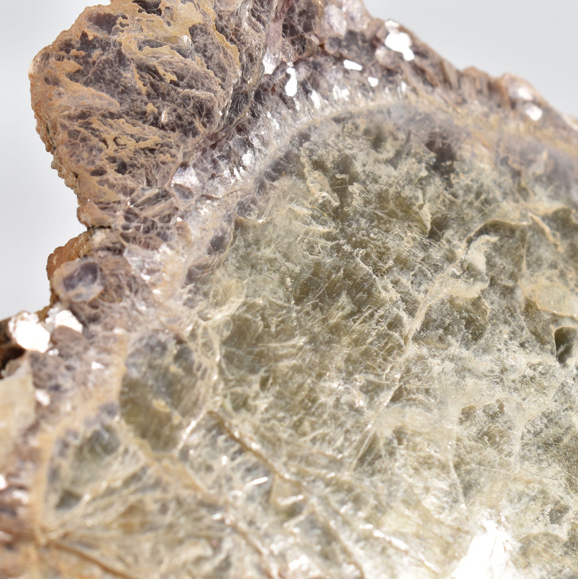 LARGE MICA MINERAL SPECIMEN - Image 2 of 5