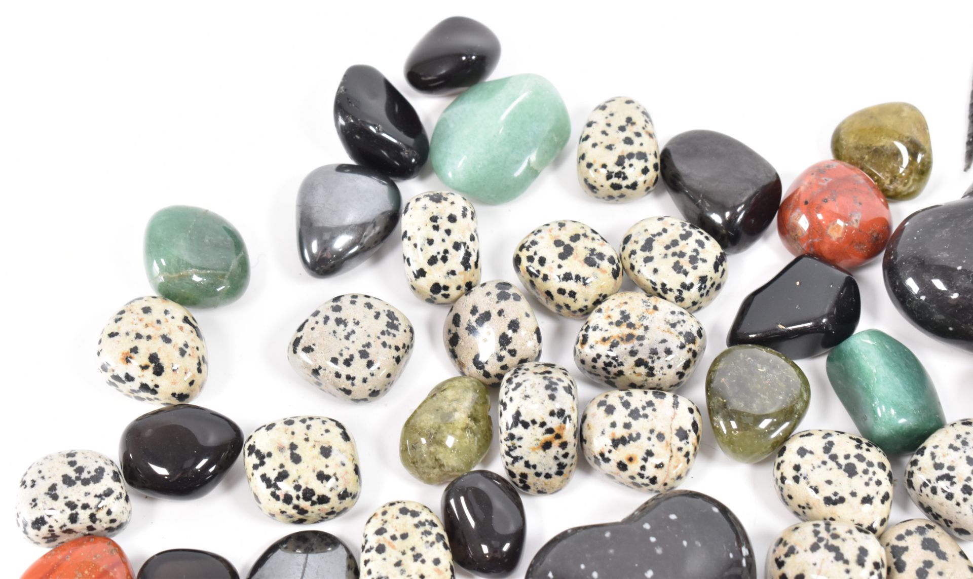 NATURAL HISTORY - POLISHED STONES - JASPER, AVENTURINE & HEMATITE - Image 3 of 6