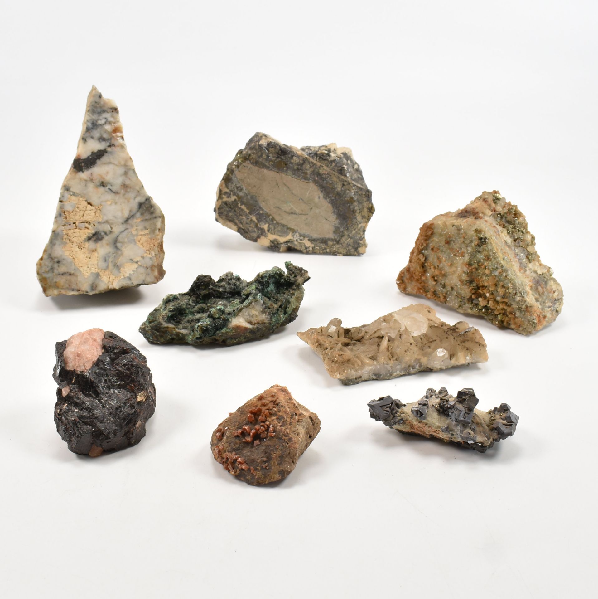 NATURAL HISTORY - ASSORTED MINERAL SPECIMENS