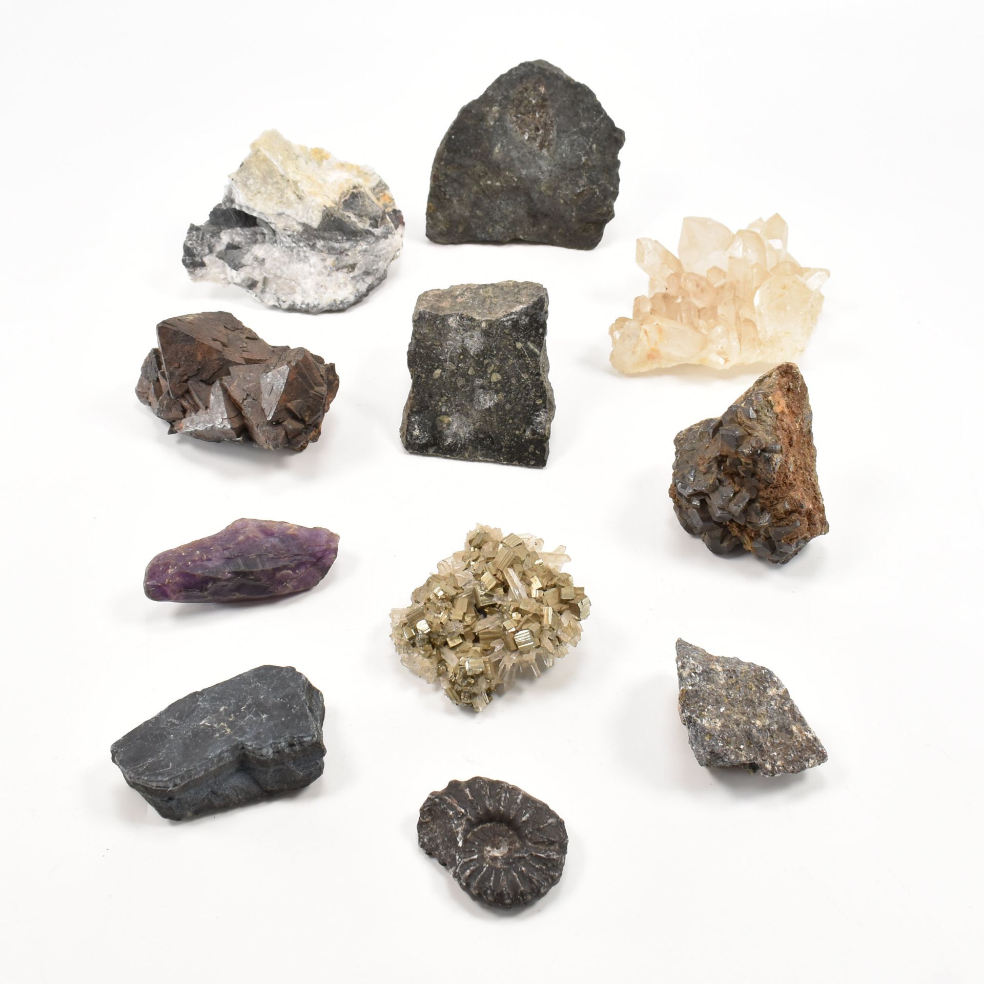 NATURAL HISTORY - ASSORTED MINERAL SPECIMENS