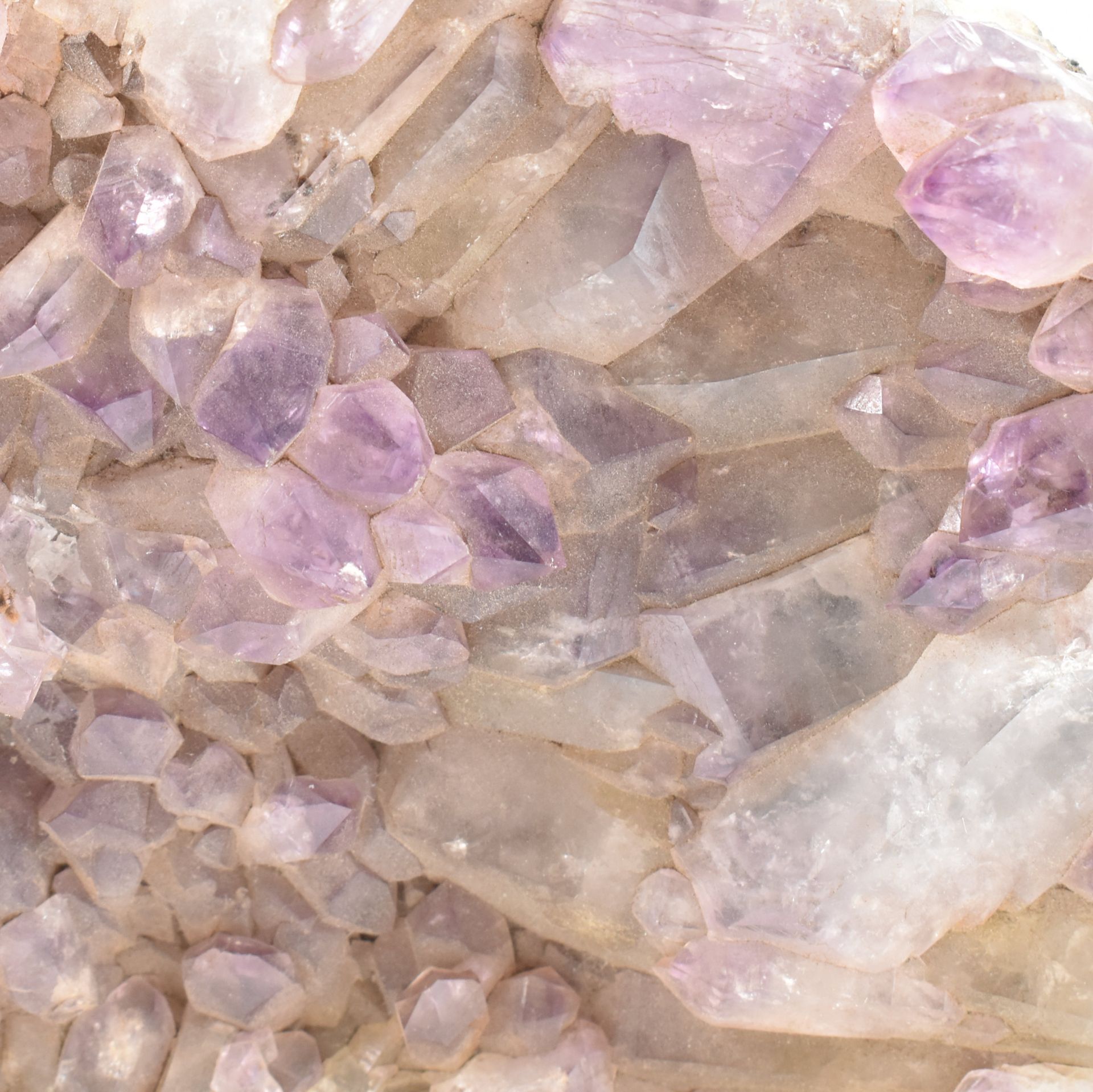 NATURAL HISTORY - AMETHYST & ASSORTED MINERAL SPECIMENS - Image 5 of 5