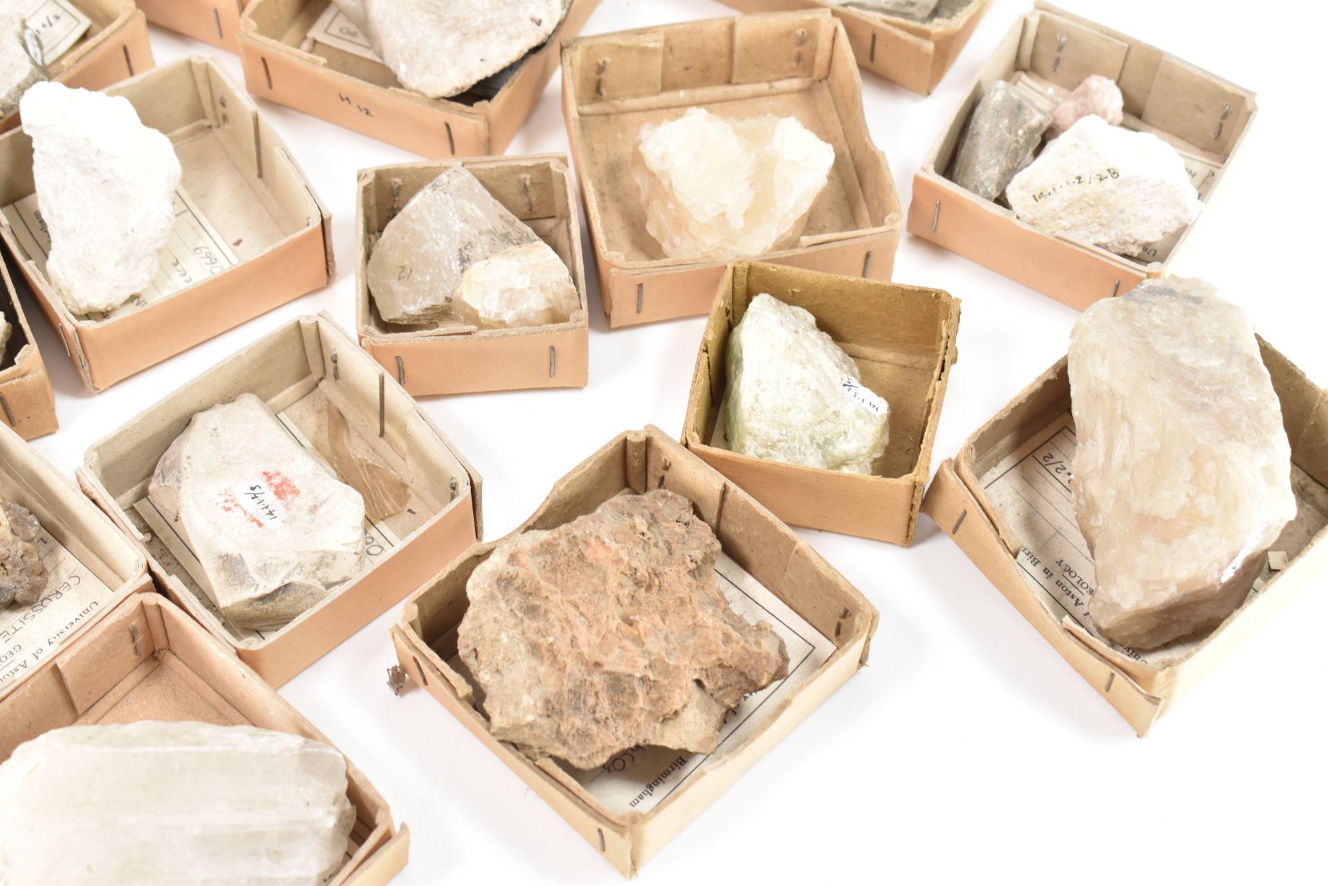 NATURAL HISTORY - ASSORTED SPECIMEN ROCKS - Image 5 of 6