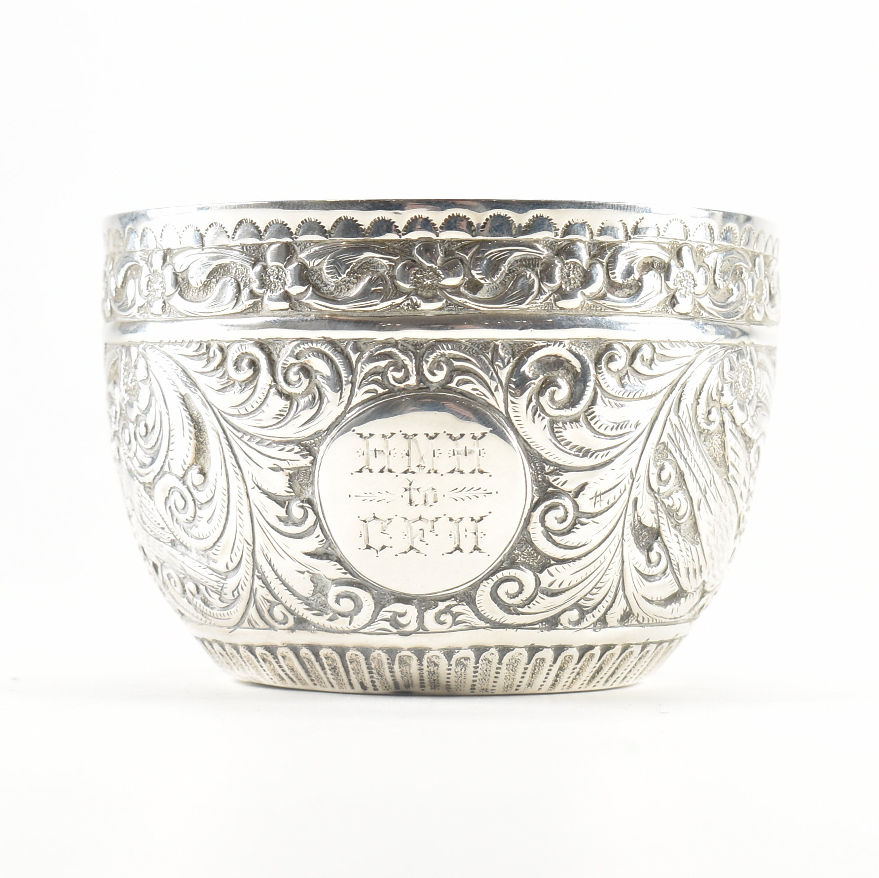 VICTORIAN HALLMARKED SILVER REPOUSSÉ BOWL - Image 4 of 7