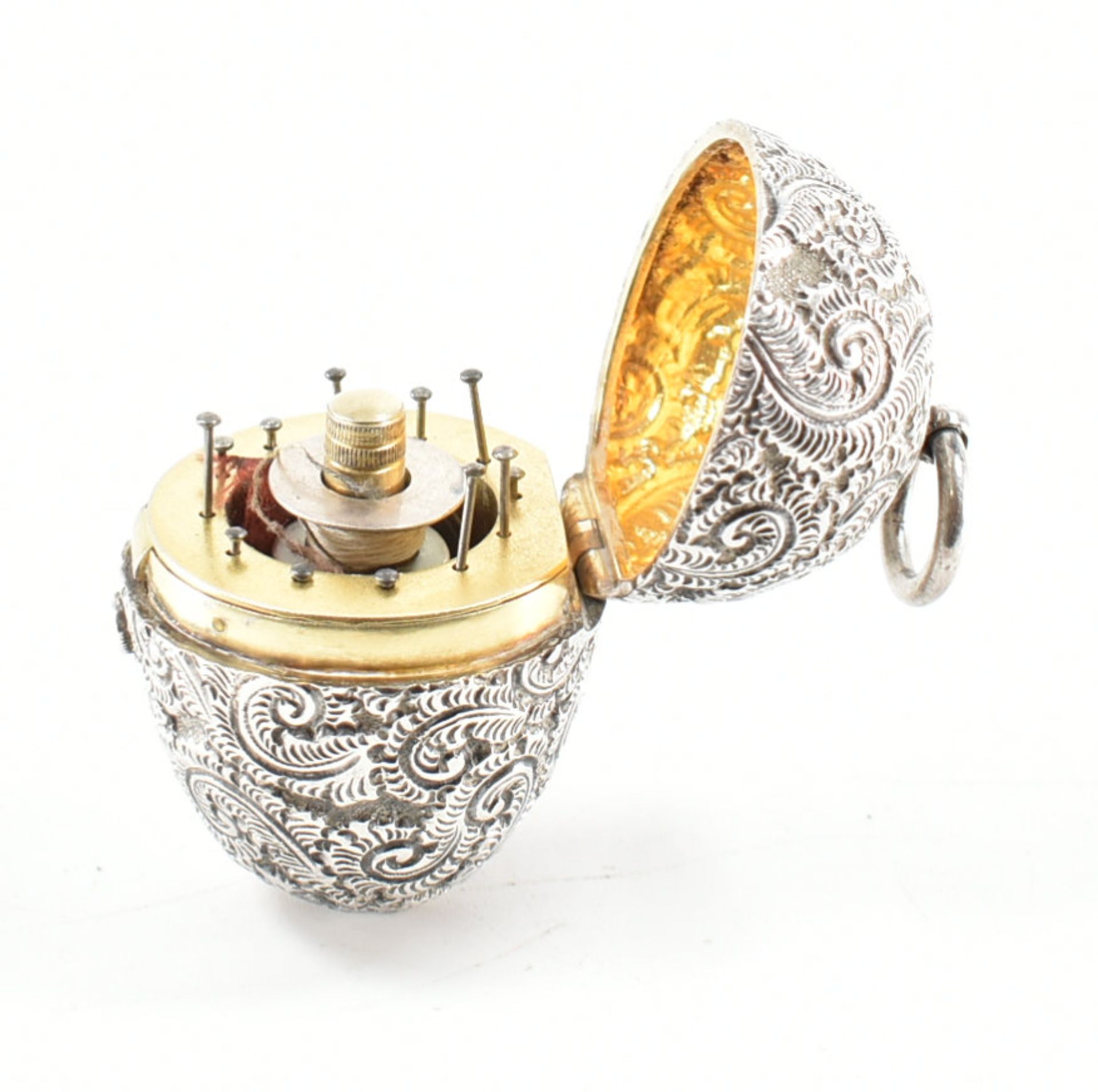 ANTIQUE SILVER & GILT EGG SEWING CASE - Image 2 of 5