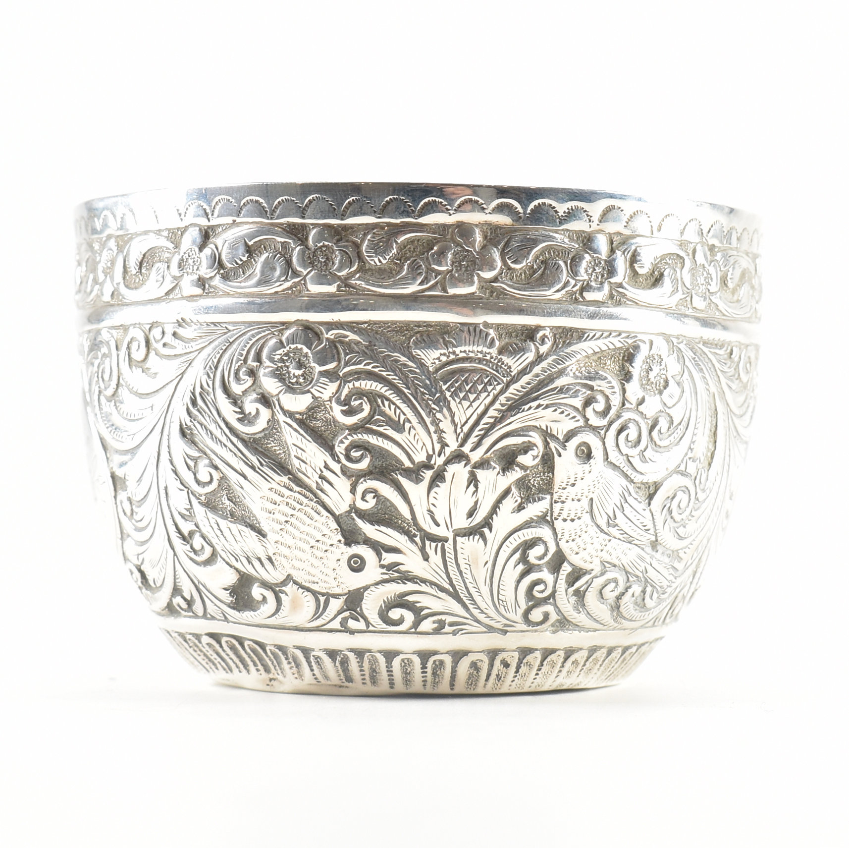 VICTORIAN HALLMARKED SILVER REPOUSSÉ BOWL - Image 3 of 7