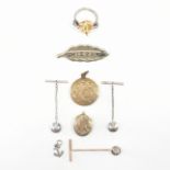 ASSORTMENT OF VICTORIAN & LATER JEWELLERY PIECES