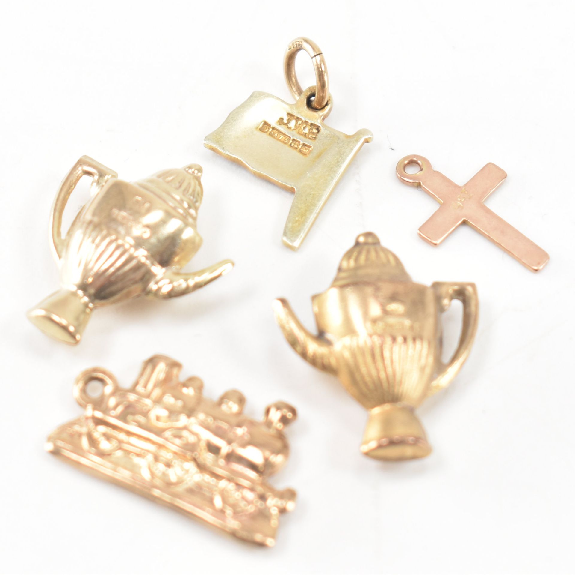 COLLECTION OF 9CT GOLD & YELLOW METAL CHARMS - Image 8 of 9