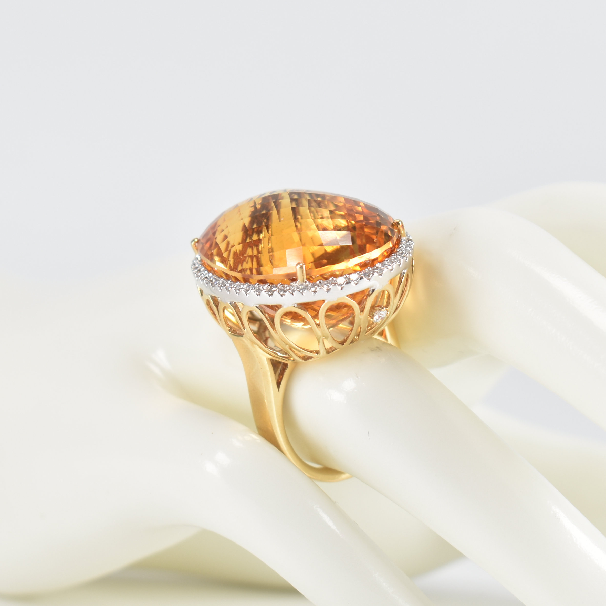 HALLMARKED 18CT GOLD CITRINE & DIAMOND COCKTAIL RING - Image 9 of 9