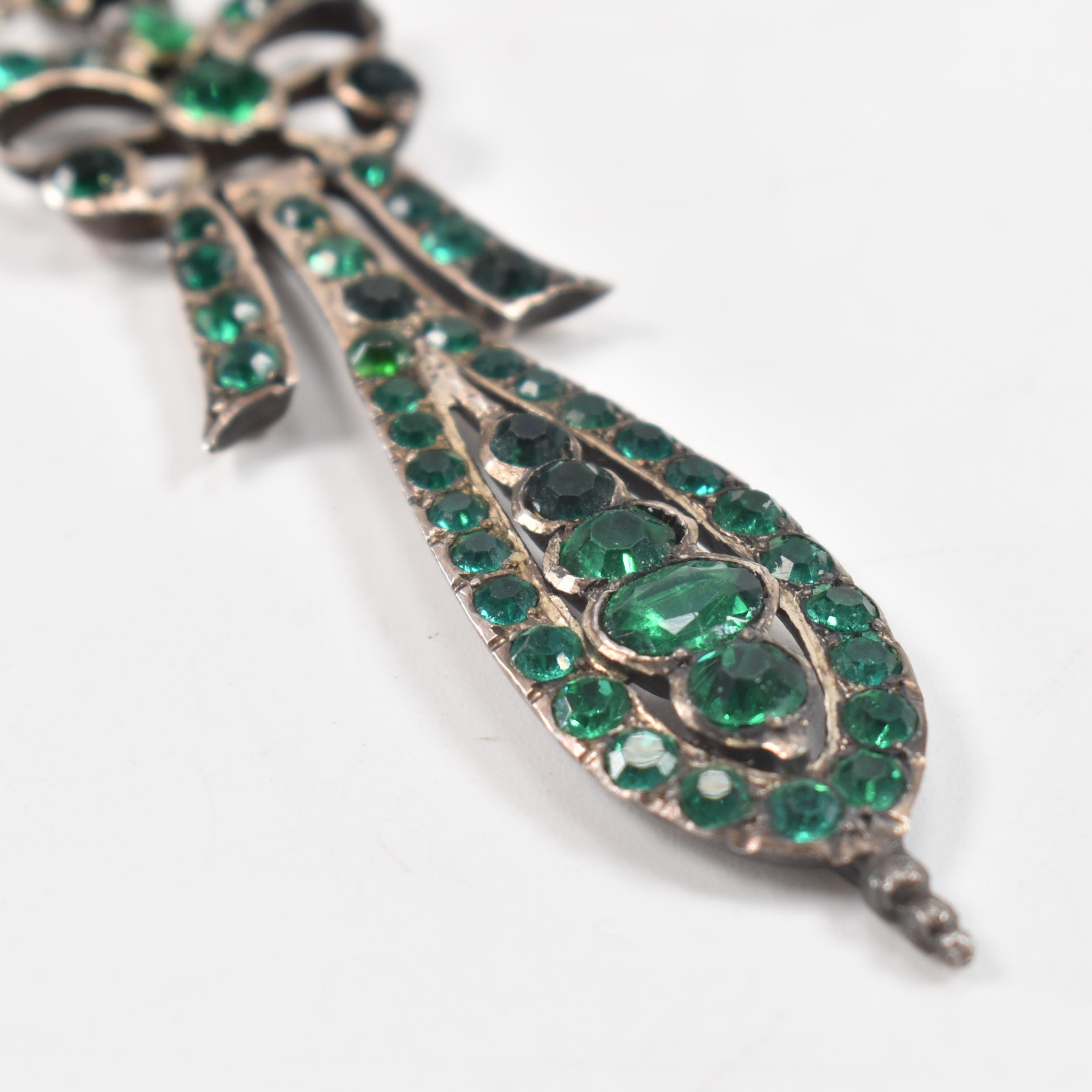 19TH CENTURY FRENCH SILVER & GREEN PASTE BODICE BROOCH PIN - Image 9 of 11