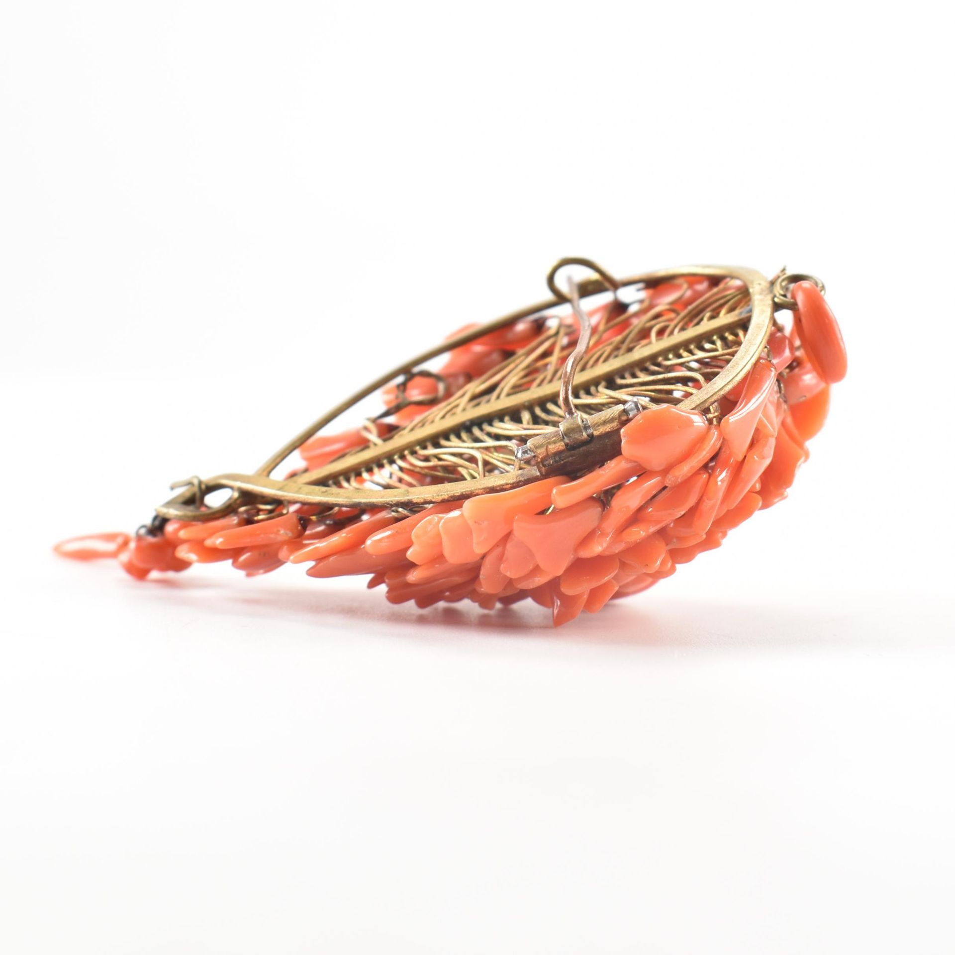 VICTORIAN GILT METAL & CORAL BROOCH - Bild 5 aus 6