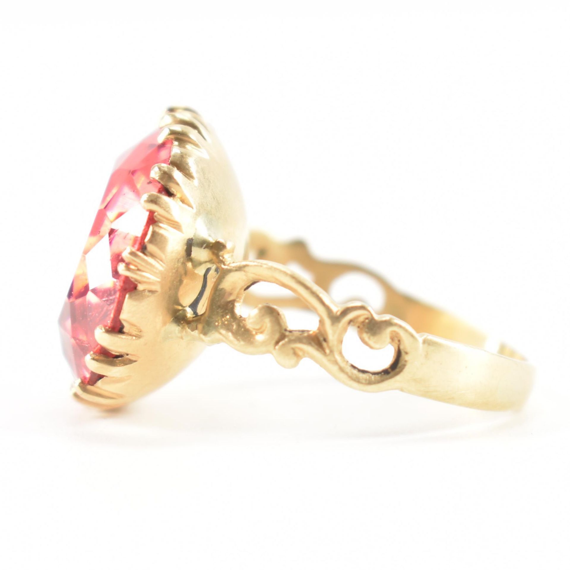 ANTIQUE GOLD & RED PINK PASTE STONE DRESS RING - Image 2 of 8