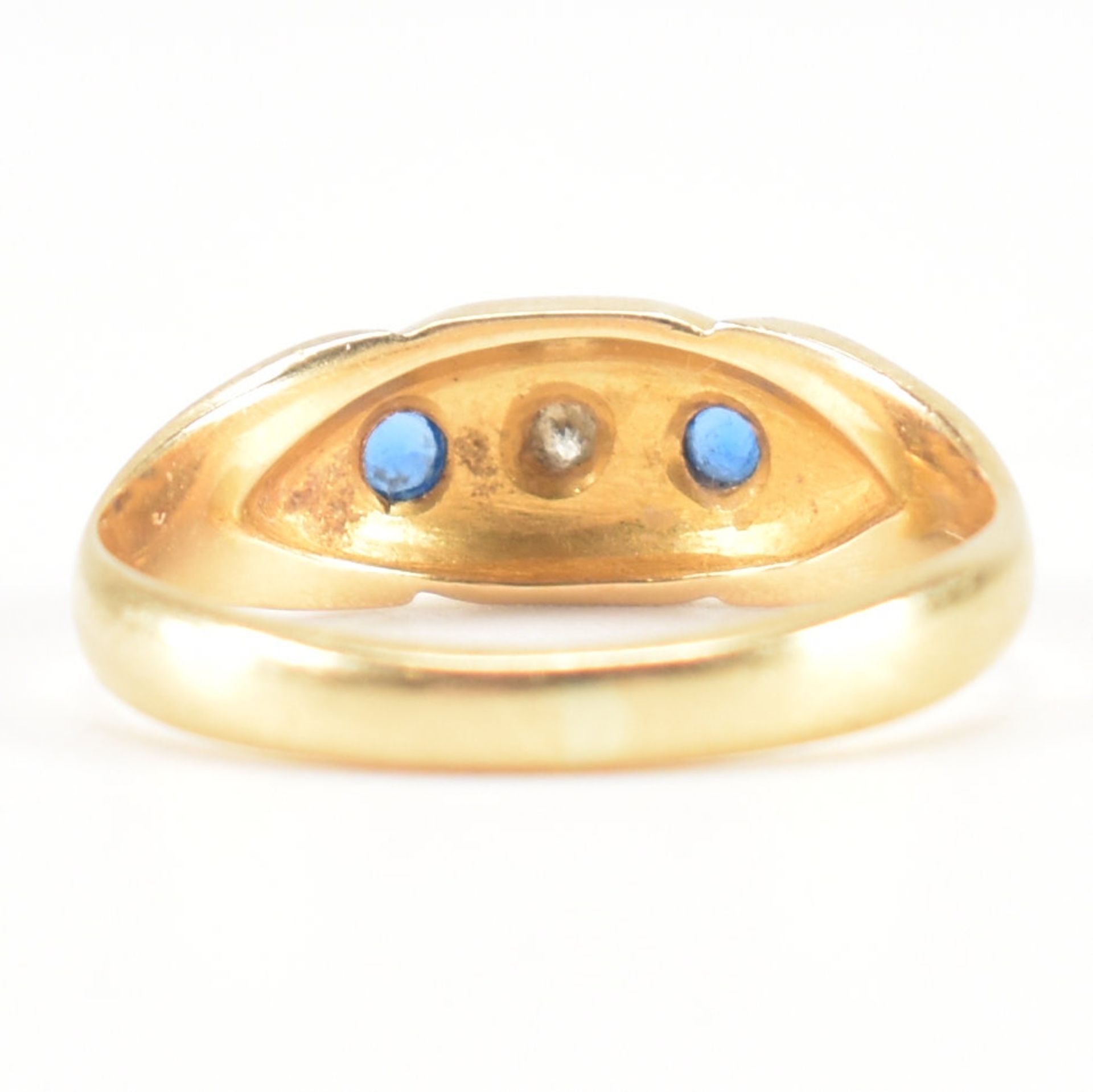 HALLMARKED 18CT GOLD DIAMOND & BLUE STONE RING - Image 4 of 9
