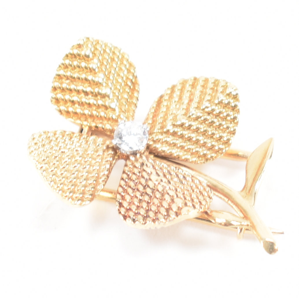 VINTAGE STERLE PARIS 18CT GOLD & DIAMOND FLOWER PIN - Image 2 of 8