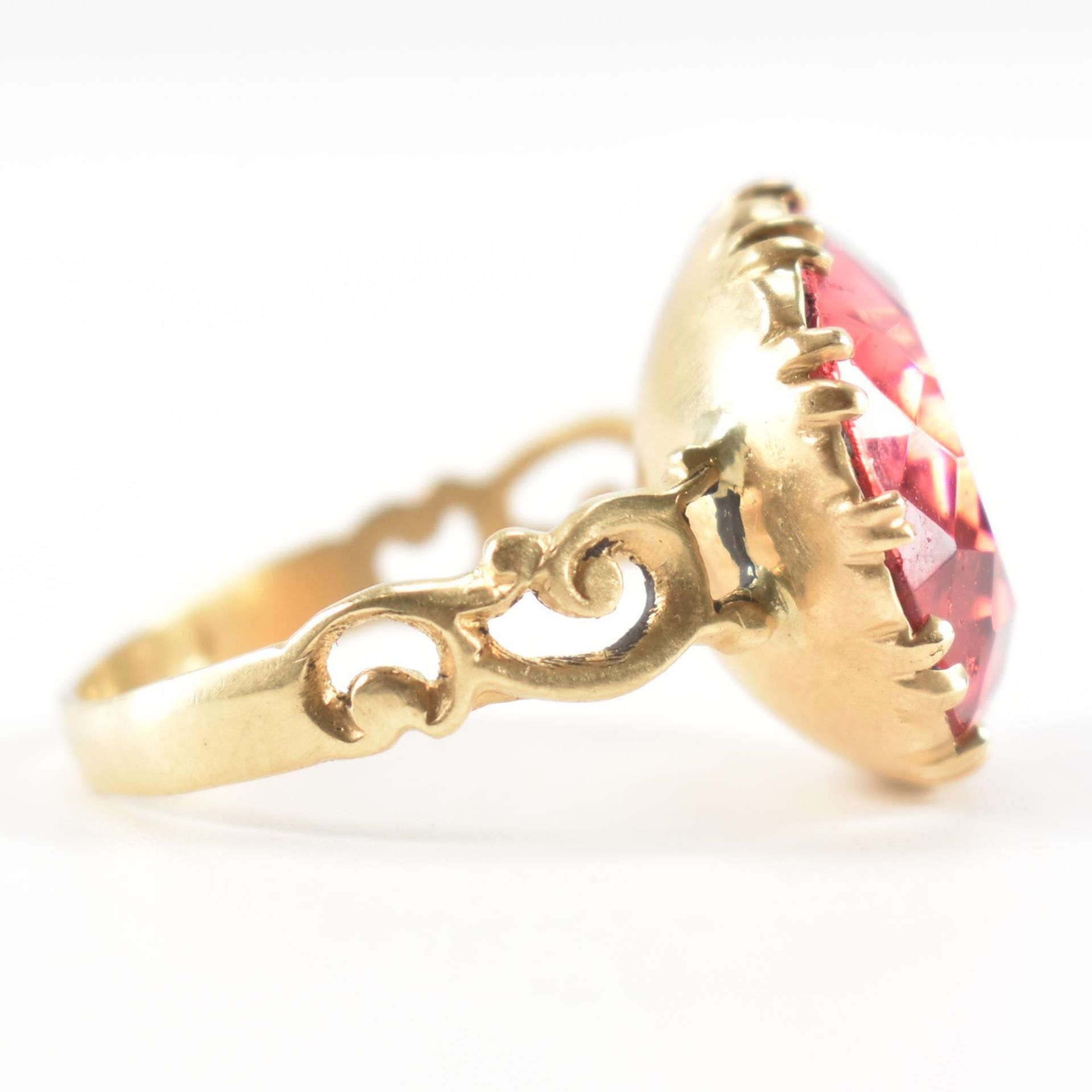 ANTIQUE GOLD & RED PINK PASTE STONE DRESS RING - Image 5 of 8