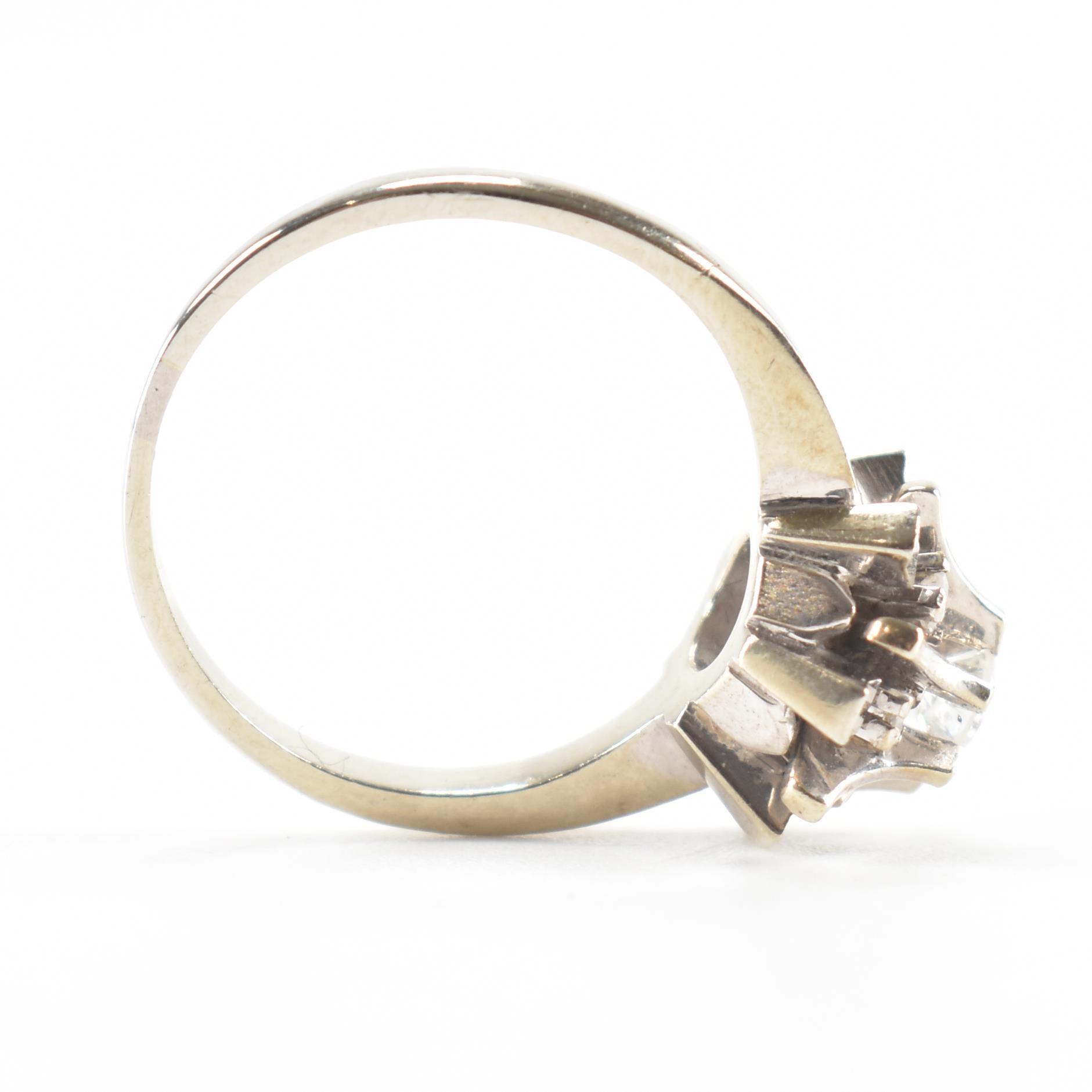 VINTAGE WHITE GOLD & DIAMOND CLUSTER RING - Image 6 of 7