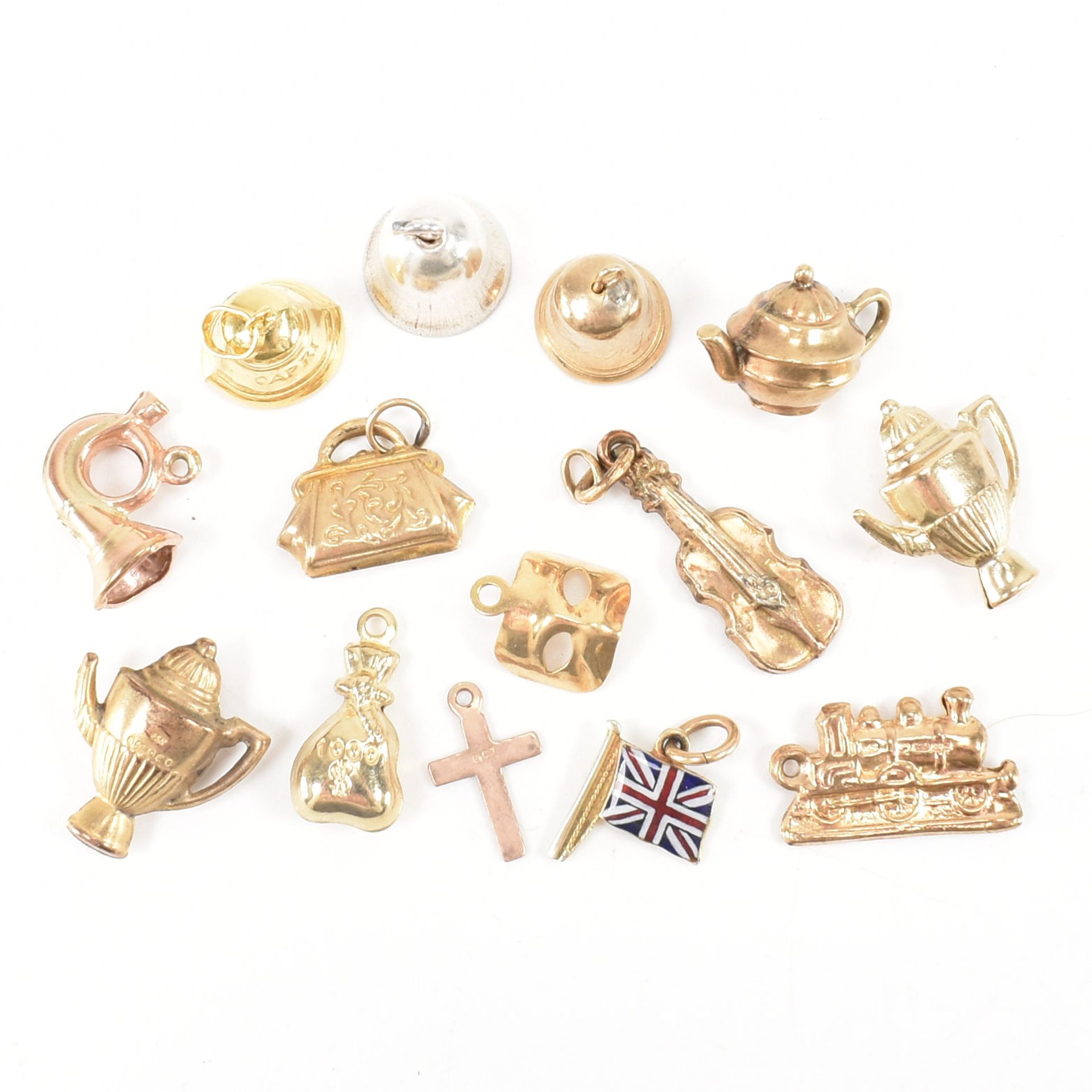 COLLECTION OF 9CT GOLD & YELLOW METAL CHARMS - Bild 4 aus 9