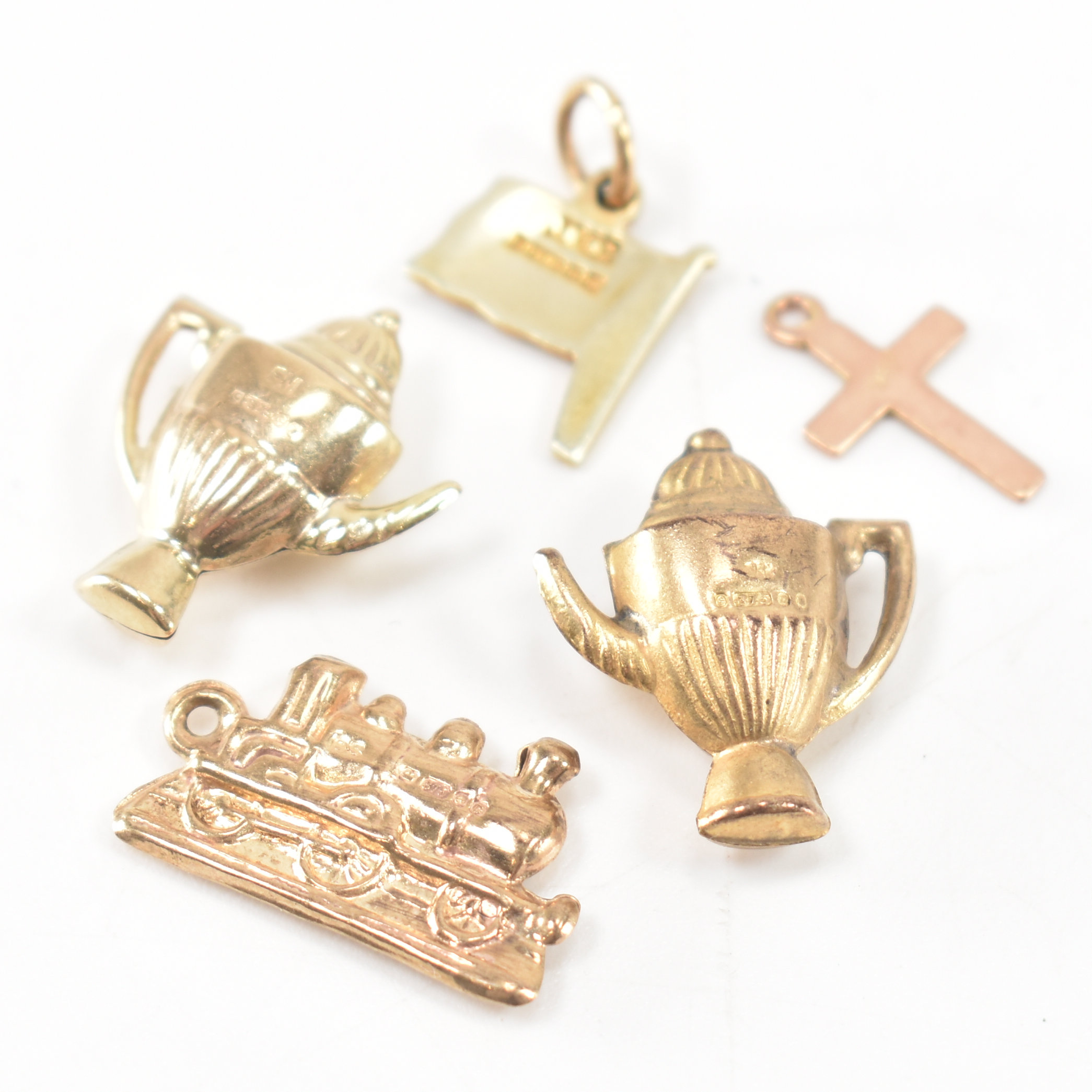 COLLECTION OF 9CT GOLD & YELLOW METAL CHARMS - Image 7 of 9