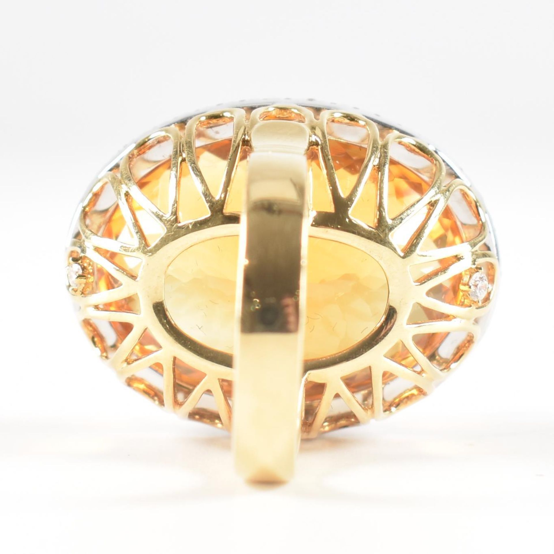 HALLMARKED 18CT GOLD CITRINE & DIAMOND COCKTAIL RING - Image 3 of 9