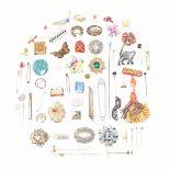 COLLECTION OF ASSORTED COSTUME JEWELLERY BROOCH PINS