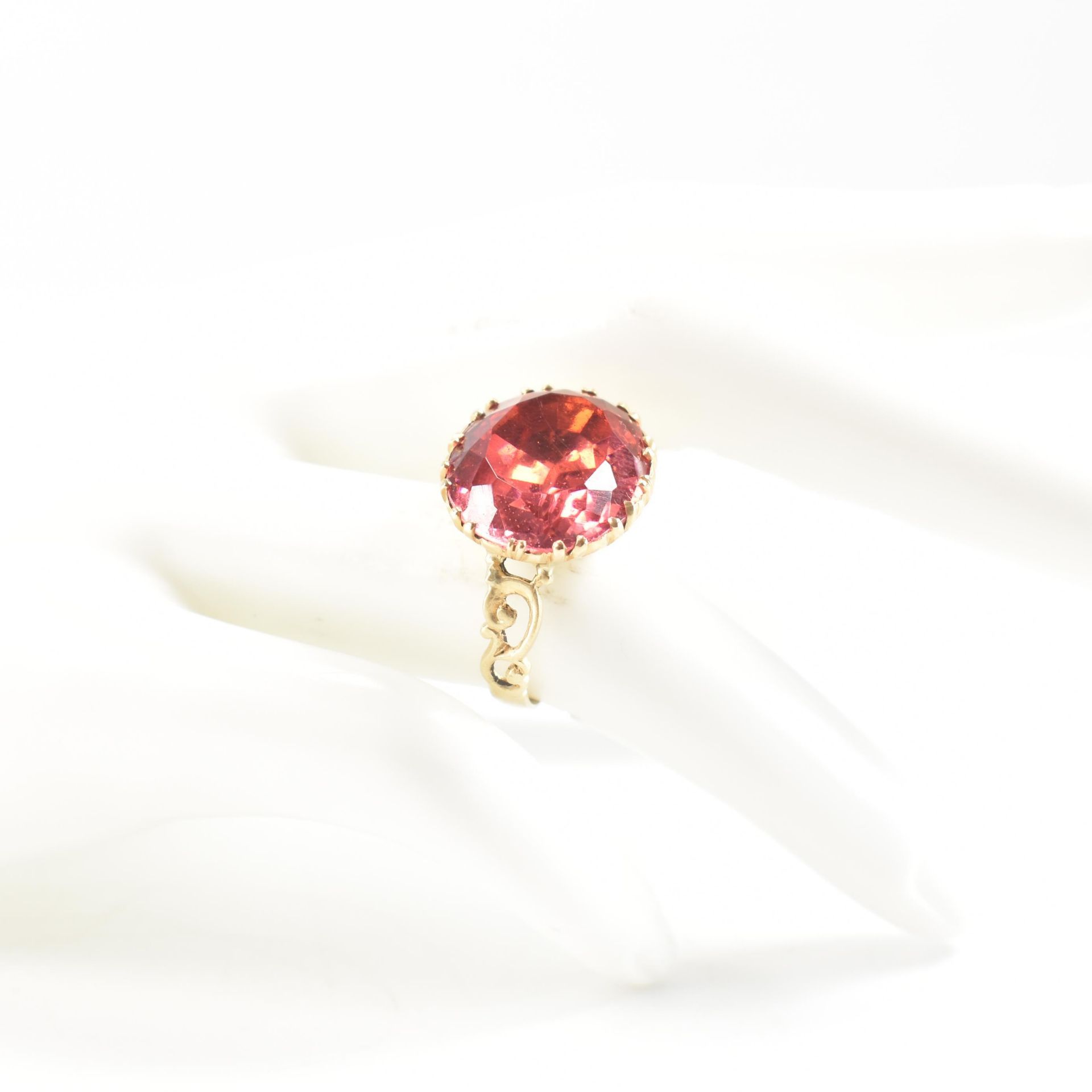 ANTIQUE GOLD & RED PINK PASTE STONE DRESS RING - Image 8 of 8
