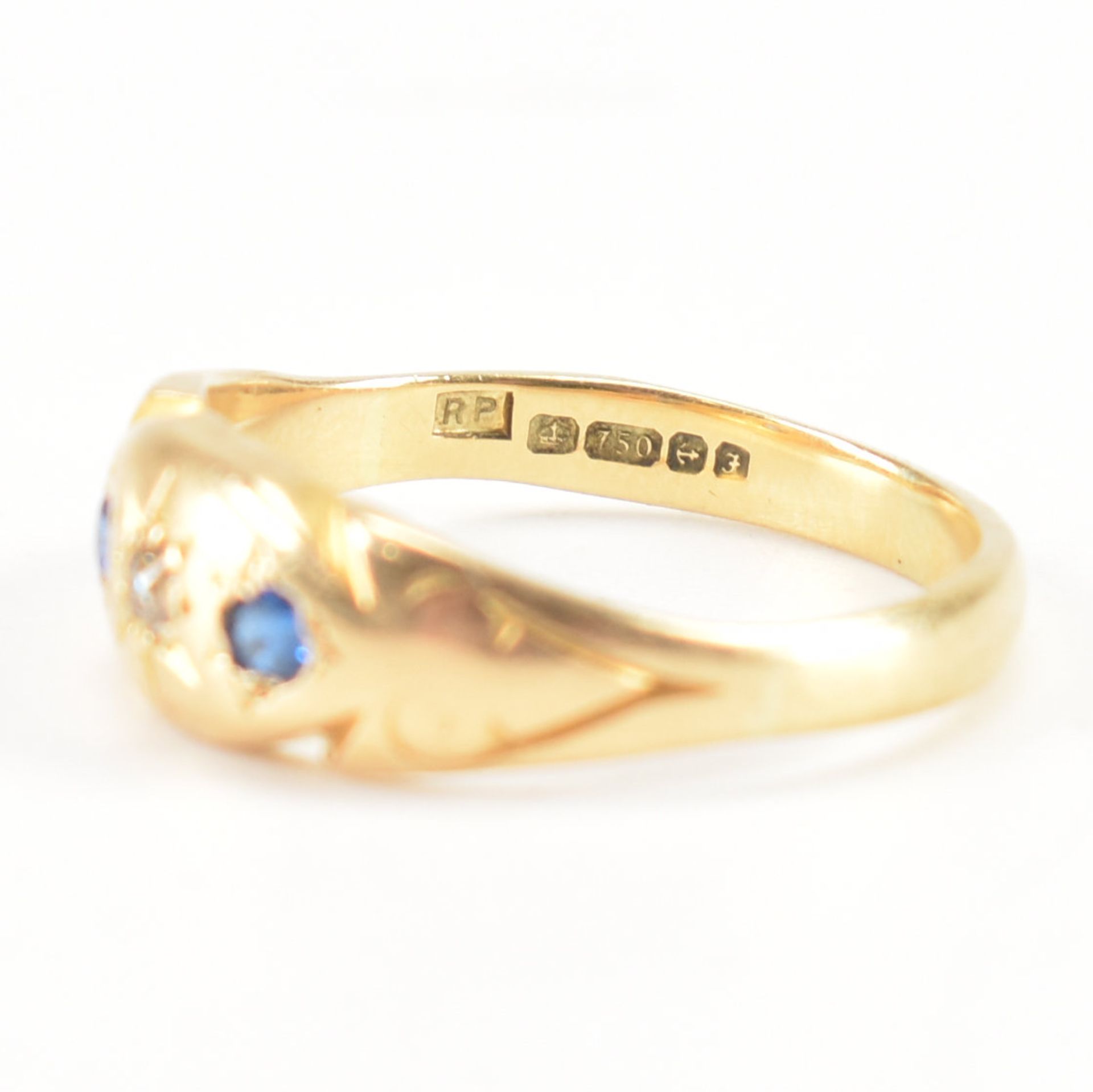 HALLMARKED 18CT GOLD DIAMOND & BLUE STONE RING - Image 7 of 9