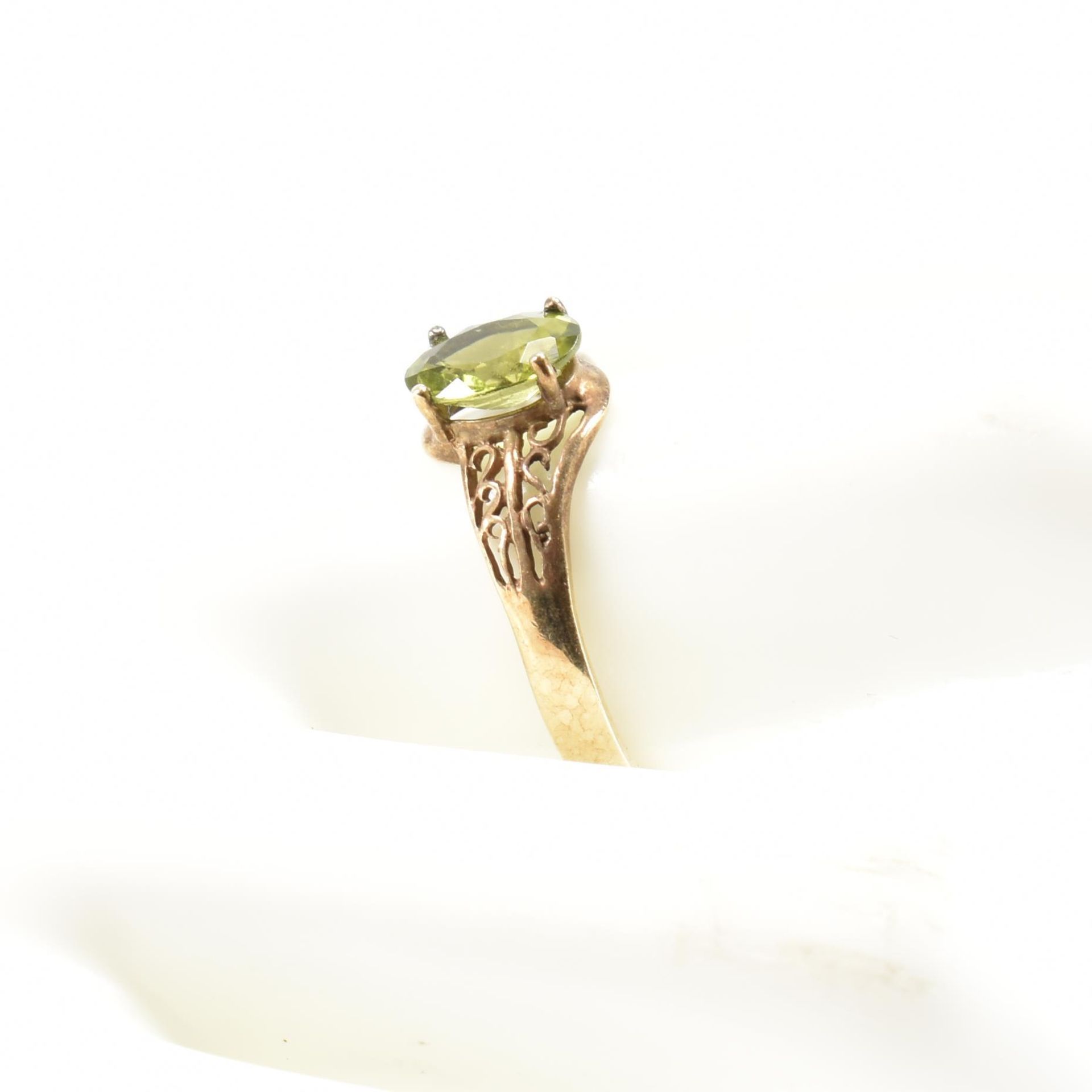 HALLMARKED 9CT GOLD & PERIDOT SOLITAIRE RING - Image 8 of 8