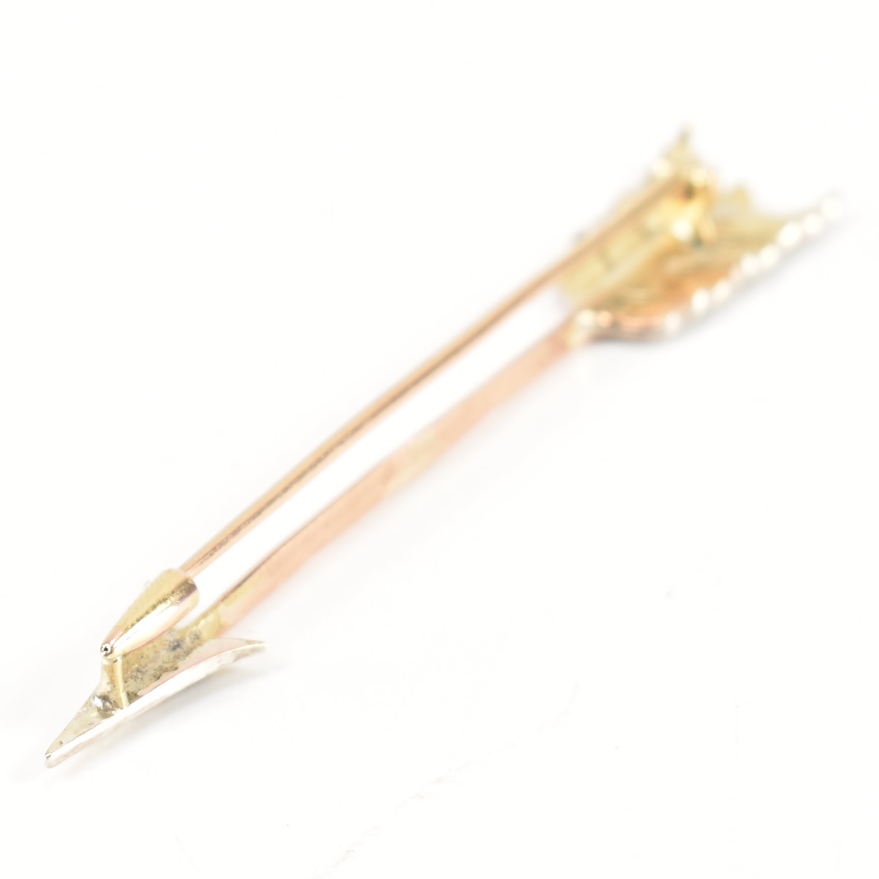 VICTORIAN GOLD & DIAMOND ARROW BROOCH PIN - Image 4 of 7