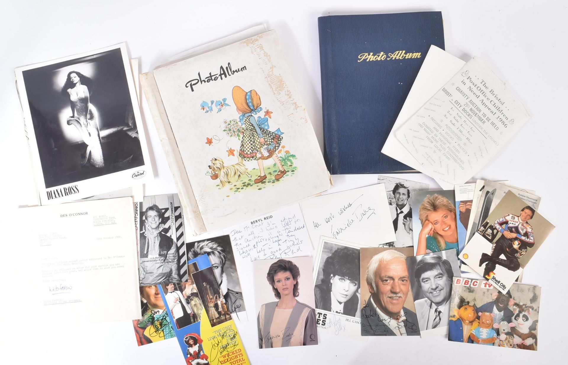AUTOGRAPHS - LARGE COLLECTION OF 1970S / 1980S