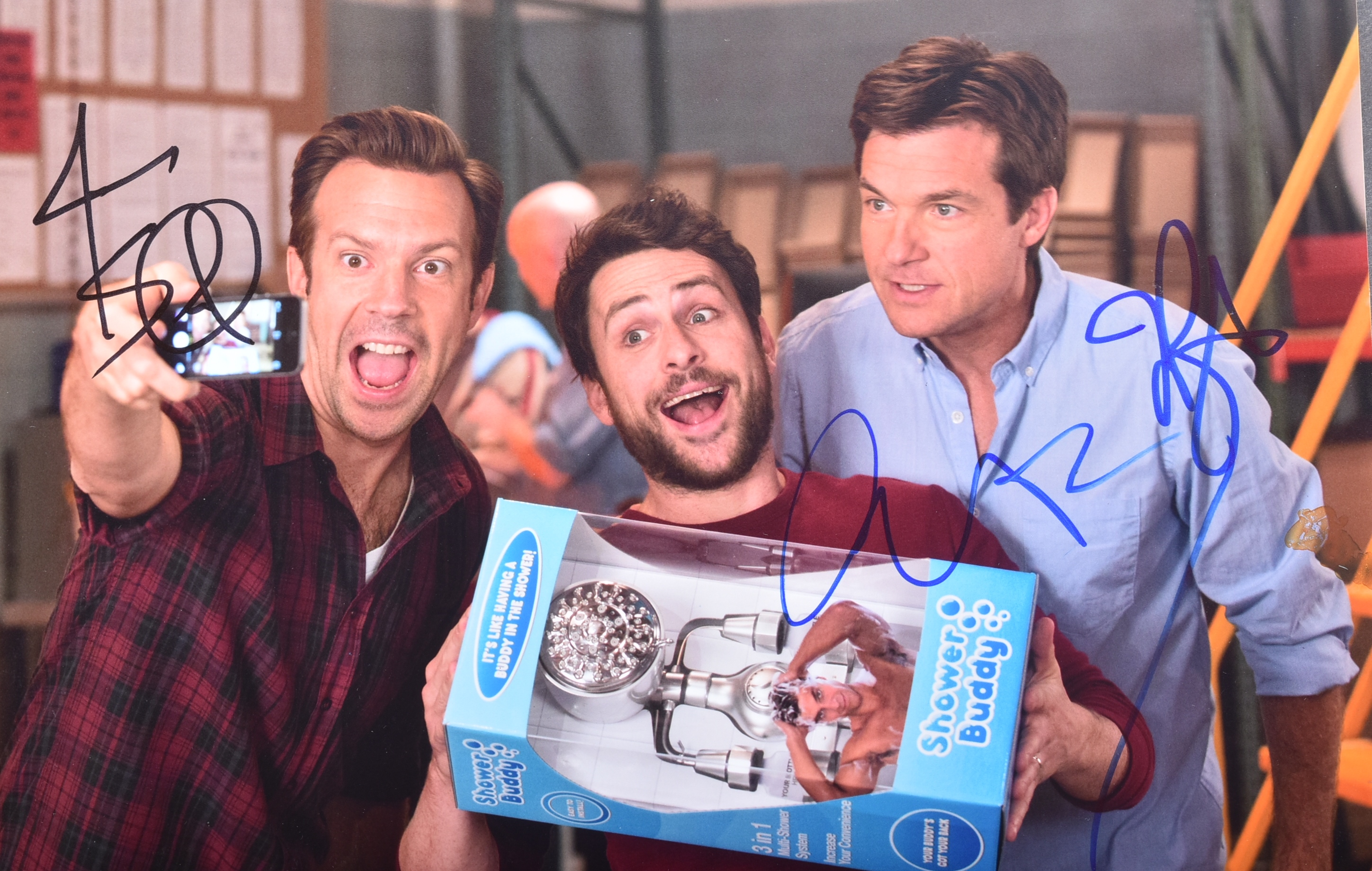 HORRIBLE BOSSES (2011) - MAIN CAST TRIPLE-SIGNED 8X10" - ACOA - Image 2 of 2