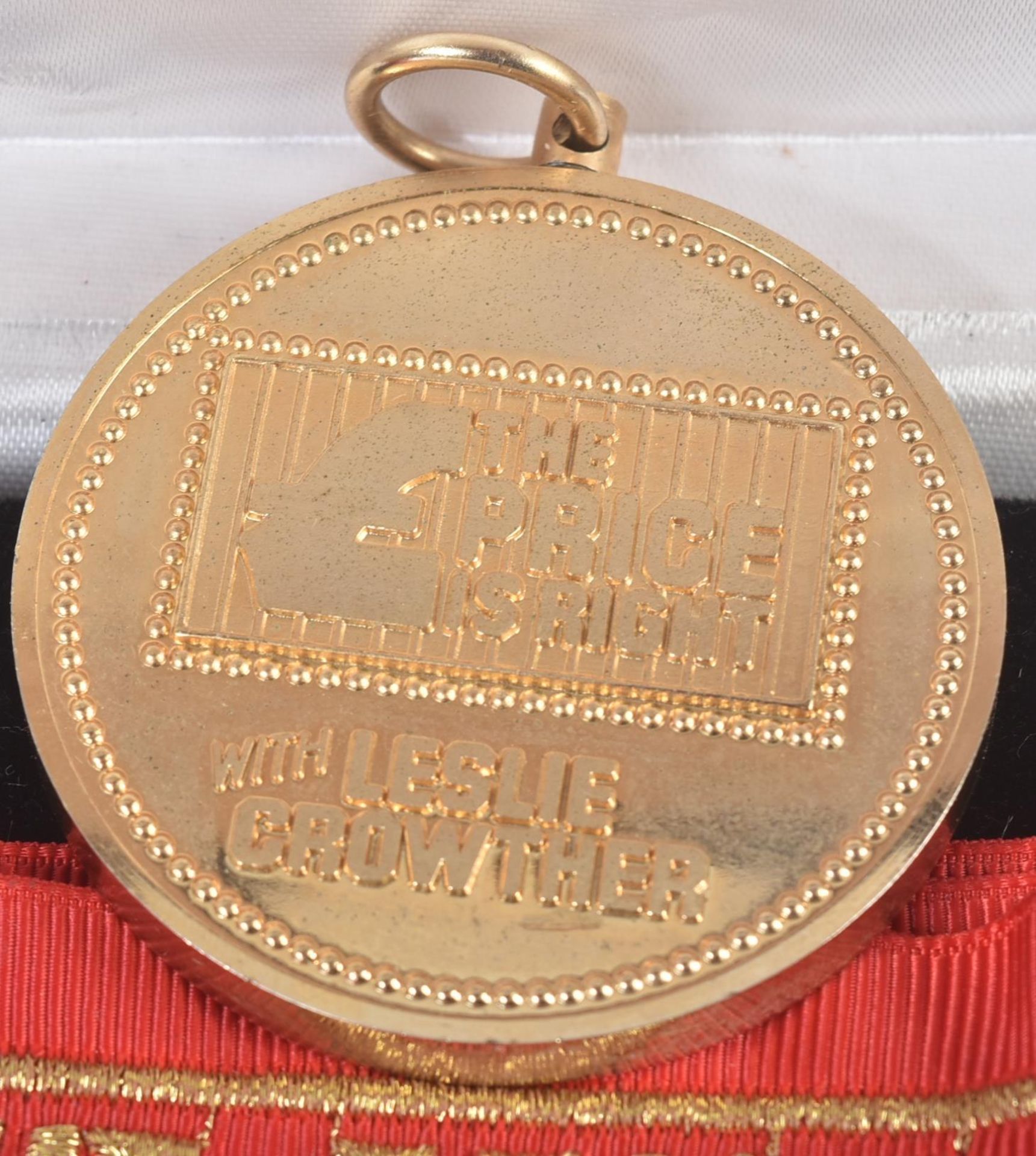 THE PRICE IS RIGHT (1984-1988 GAME SHOW) - ORIGINAL CONTESTANT MEDAL - Image 4 of 6