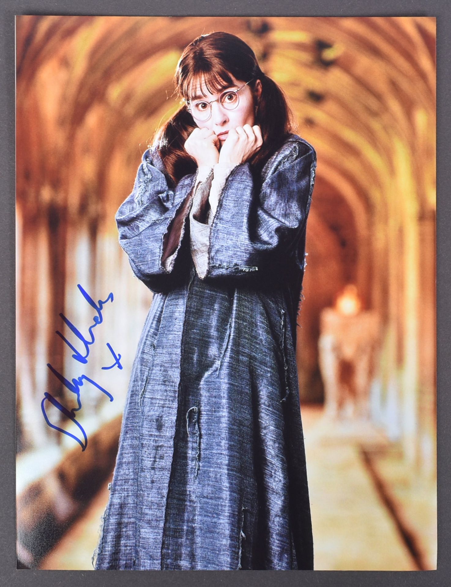 HARRY POTTER - SHIRLEY HENDERSON - SIGNED 8X10" PHOTO - AFTAL