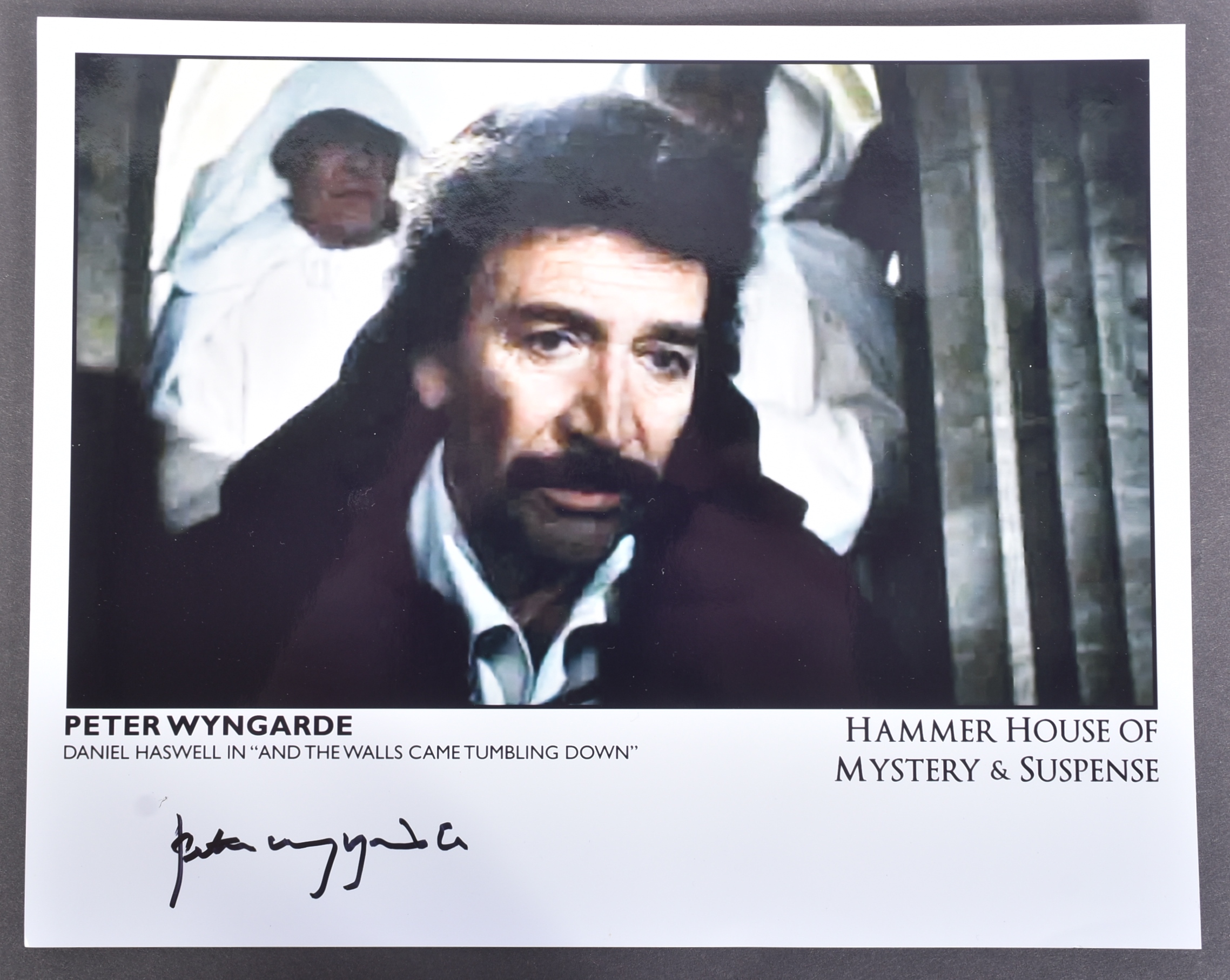 PETER WYNGARDE - HAMMER HORROR - SIGNED 8X10" PHOTO