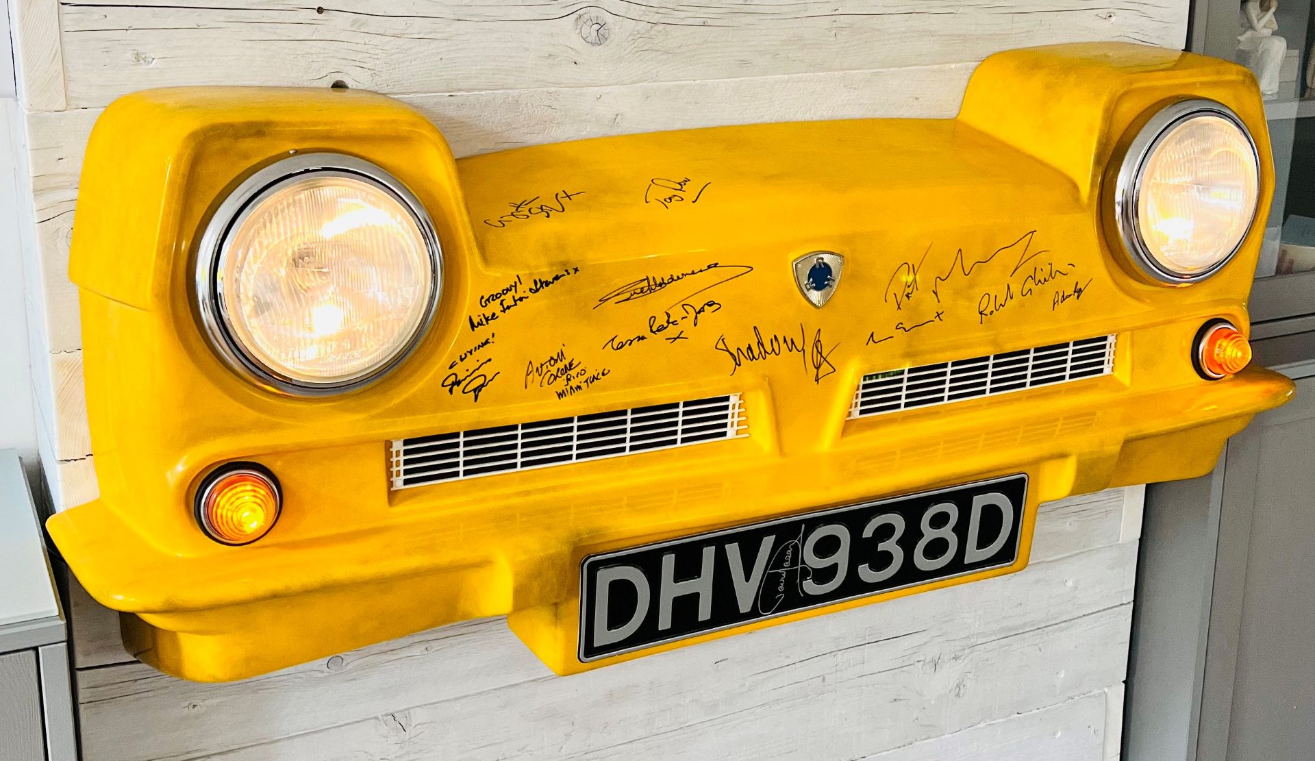 ONLY FOOLS & HORSES - TROTTER VAN FRONT END - SIGNED BY DAVID JASON + CAST - Image 2 of 12
