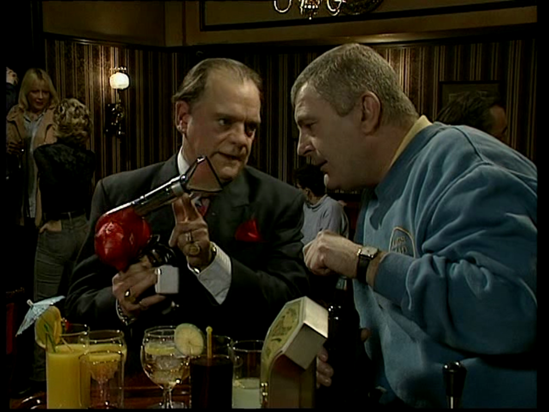 ONLY FOOLS & HORSES - MODERN MEN (1996) - MIKE'S 'HAIRDRYER' - Bild 6 aus 6