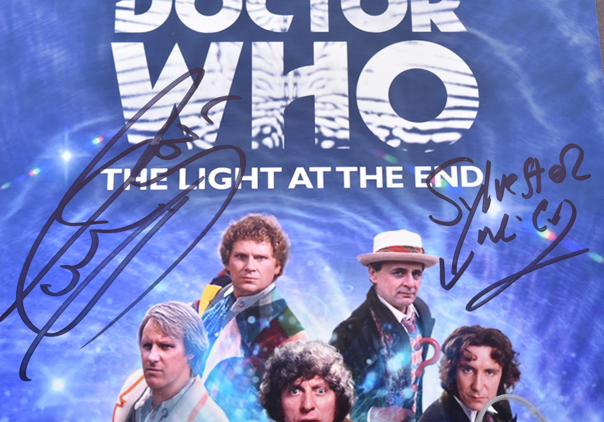 DOCTOR WHO - THE DOCTORS - AUTOGRAPHED 8X10" PHOTO - Bild 2 aus 3