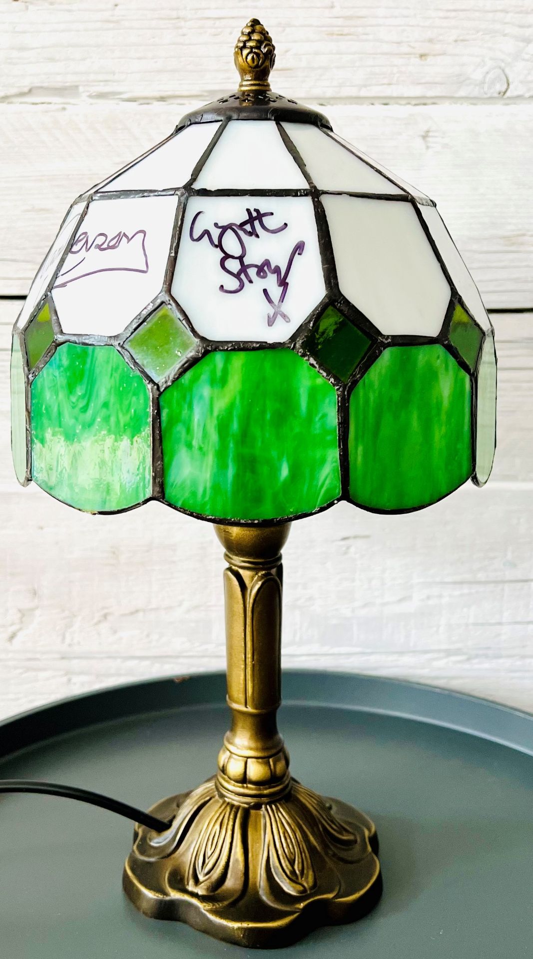 ONLY FOOLS & HORSES - TIFFANY STYLE LAMP FROM THE TROTTER FLAT - SIGNED - Image 5 of 7