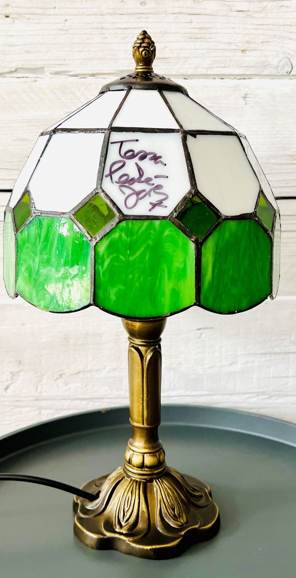 ONLY FOOLS & HORSES - TIFFANY STYLE LAMP FROM THE TROTTER FLAT - SIGNED - Image 6 of 7