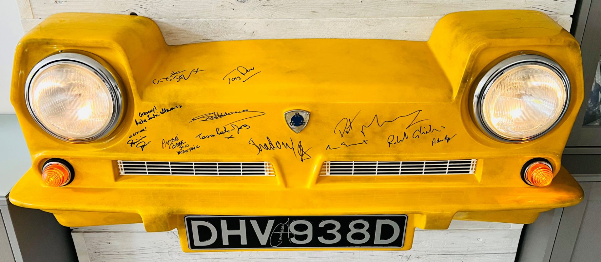 ONLY FOOLS & HORSES - TROTTER VAN FRONT END - SIGNED BY DAVID JASON + CAST - Image 5 of 12