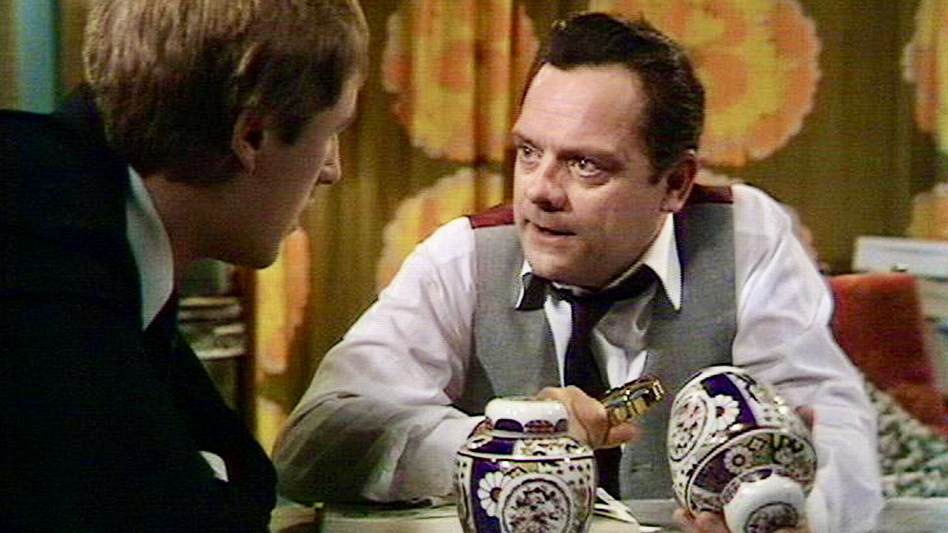 ONLY FOOLS & HORSES - ASHES TO ASHES - DAVID JASON SIGNED URN - Image 6 of 6