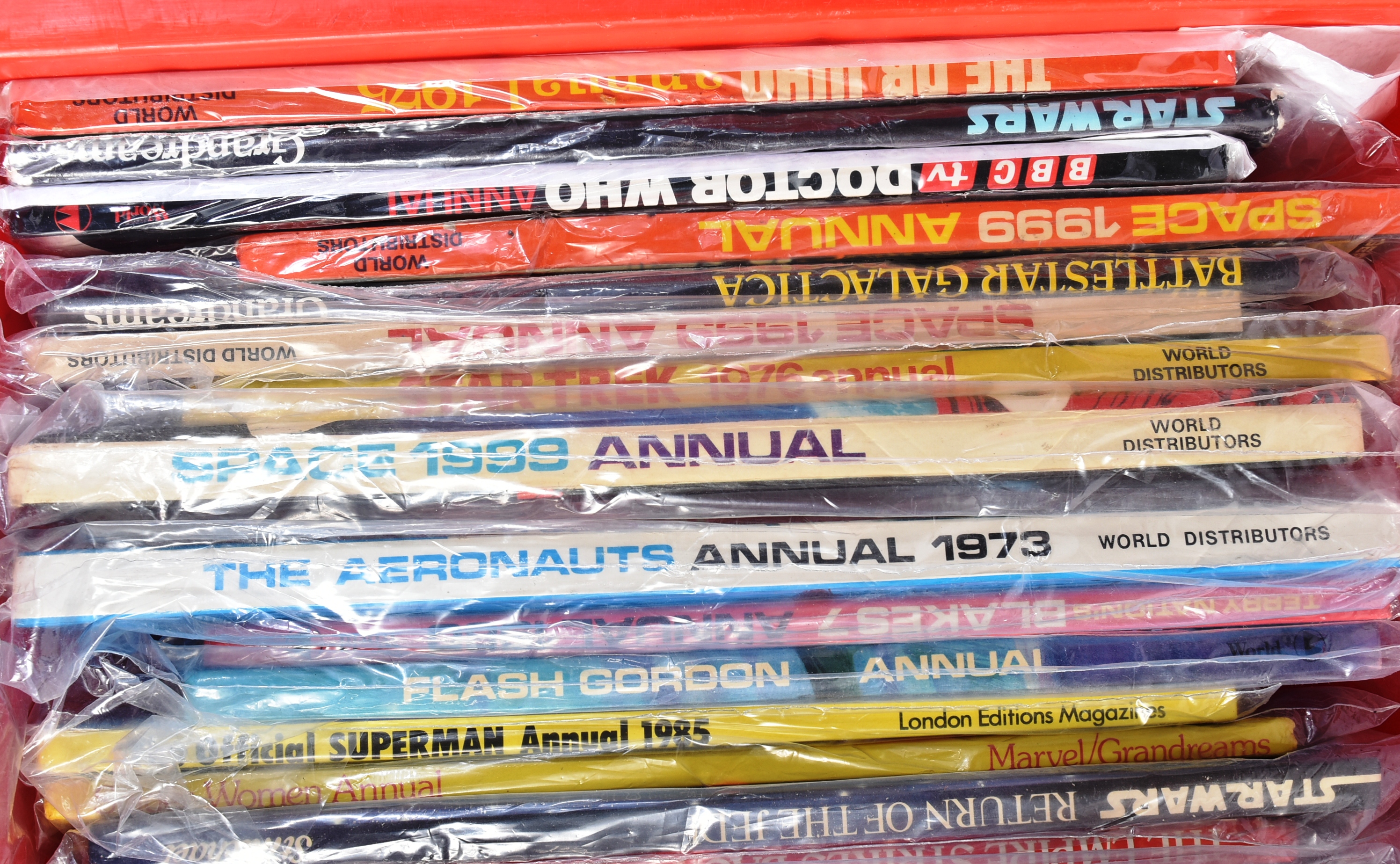 ANNUALS - LARGE COLLECTION OF VINTAGE TV / FILM RELATED - Image 5 of 5