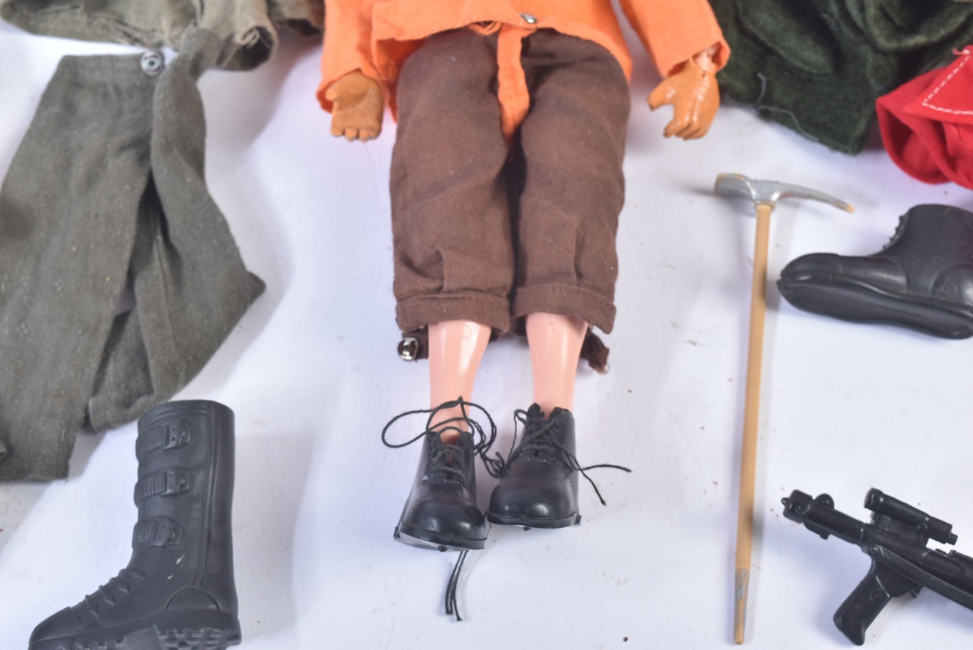 VINTAGE PALITOY MOUNTAIN RESCUE ACTION MAN WITH ADDITIONAL CLOTHING - Image 4 of 9