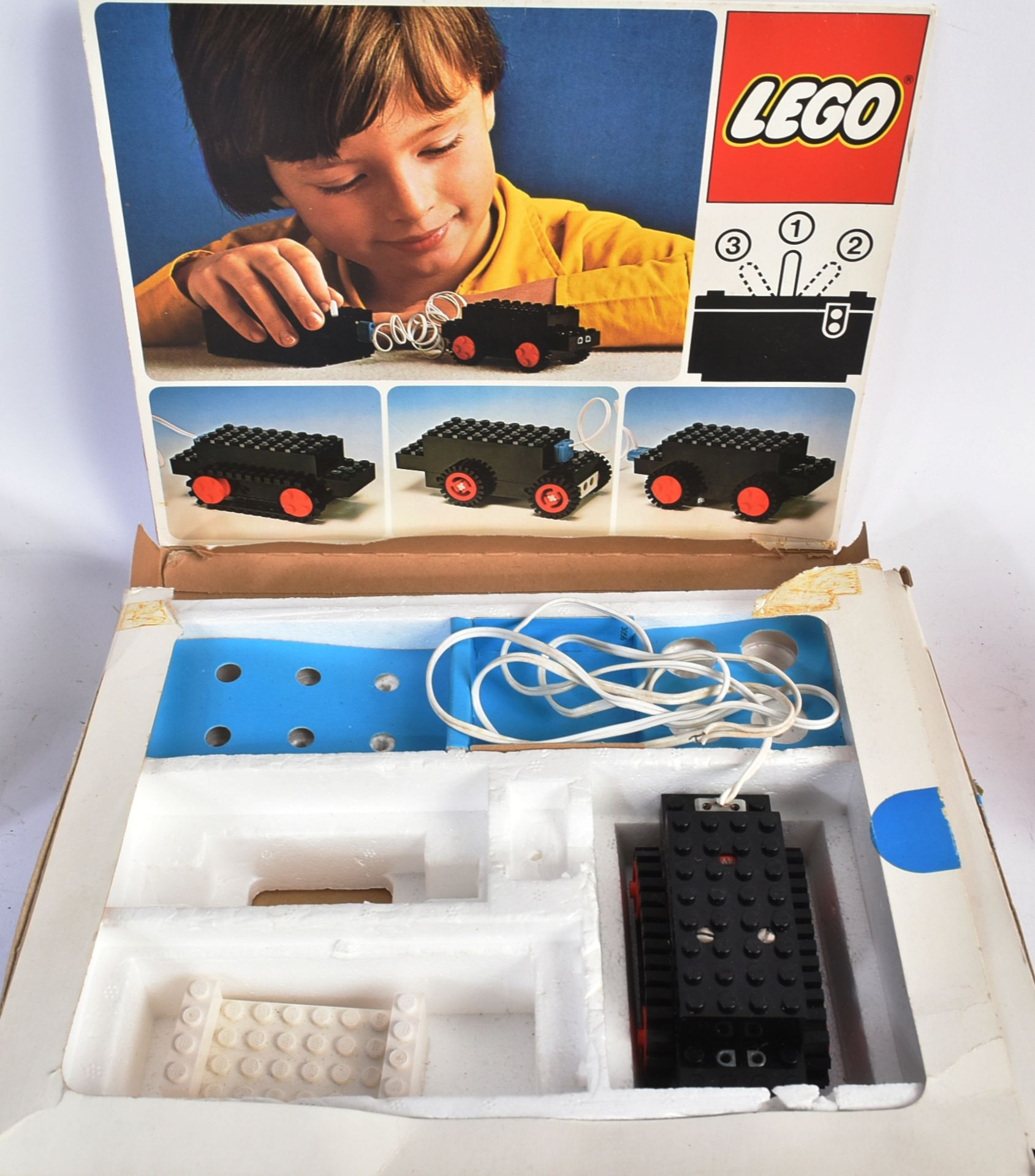 LEGO - COLLECTION OF VINTAGE LEGO SETS & LOOSE BRICKS - Image 6 of 6