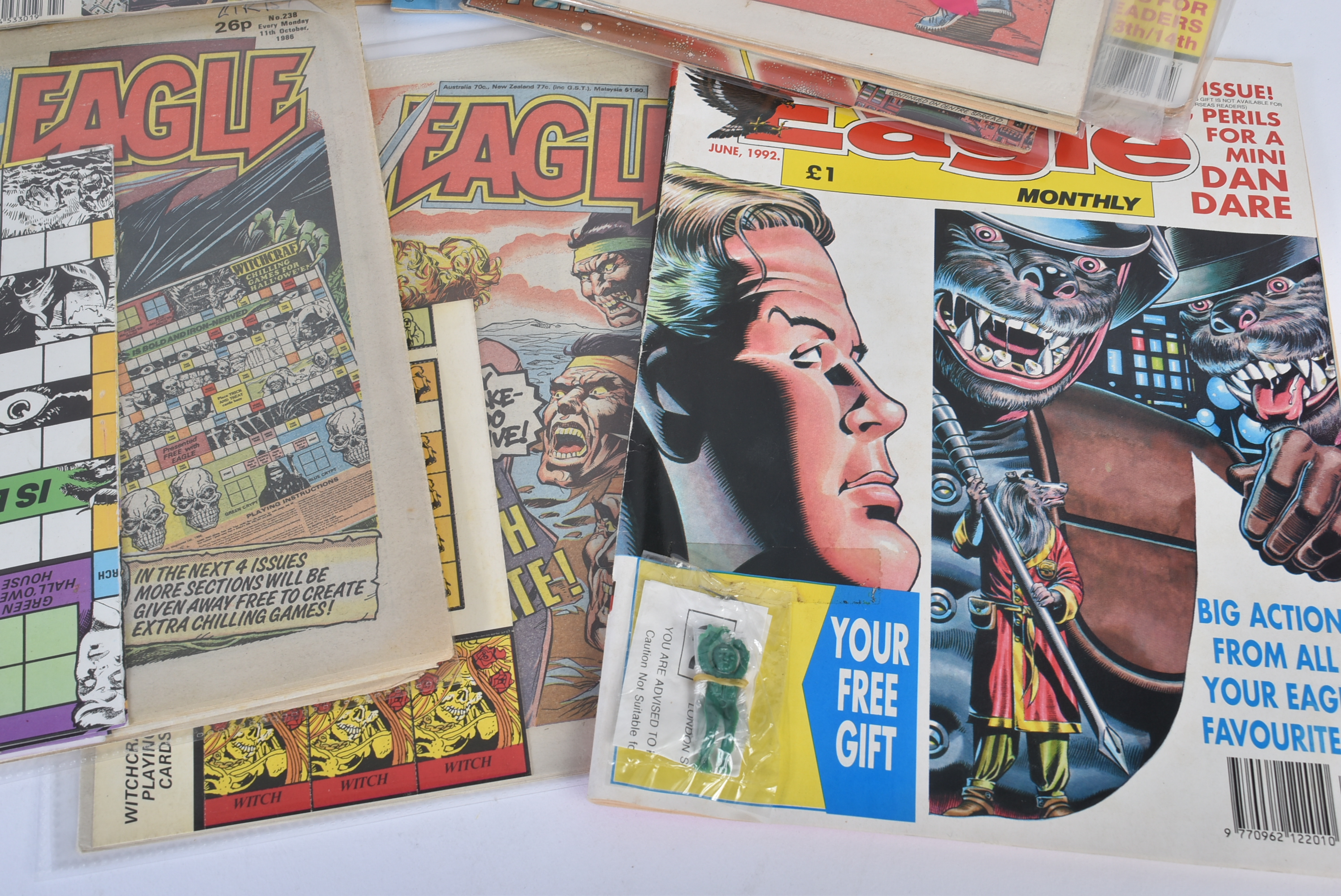 EAGLE COMICS - VINTAGE EAGLE COMICS WITH FREE GIFTS - Image 4 of 11